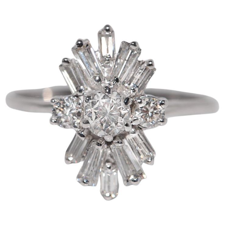 Vintage Circa 1990er Jahre 18k Gold Natürlicher Diamant Dekorierter Navette Ring im Angebot