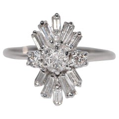 Vintage Circa 1990 Bague Navette en or 18k décorée de diamants naturels