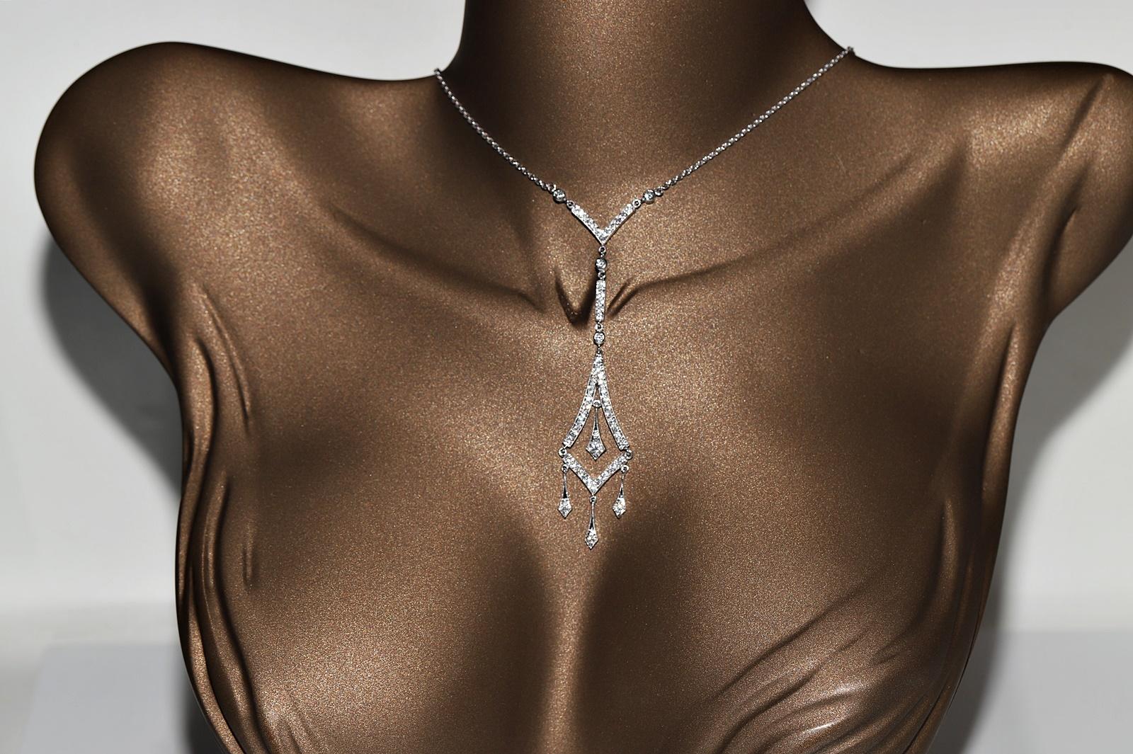 In sehr gutem Zustand.
Das Gesamtgewicht beträgt 9,2 Gramm.
Insgesamt ist der Diamant 1 ct.
Der Diamant hat F-G Farbe und vvs-vs Klarheit.
Die Gesamtlänge der Kette beträgt 40 cm.
Bitte kontaktieren Sie uns bei Fragen.
