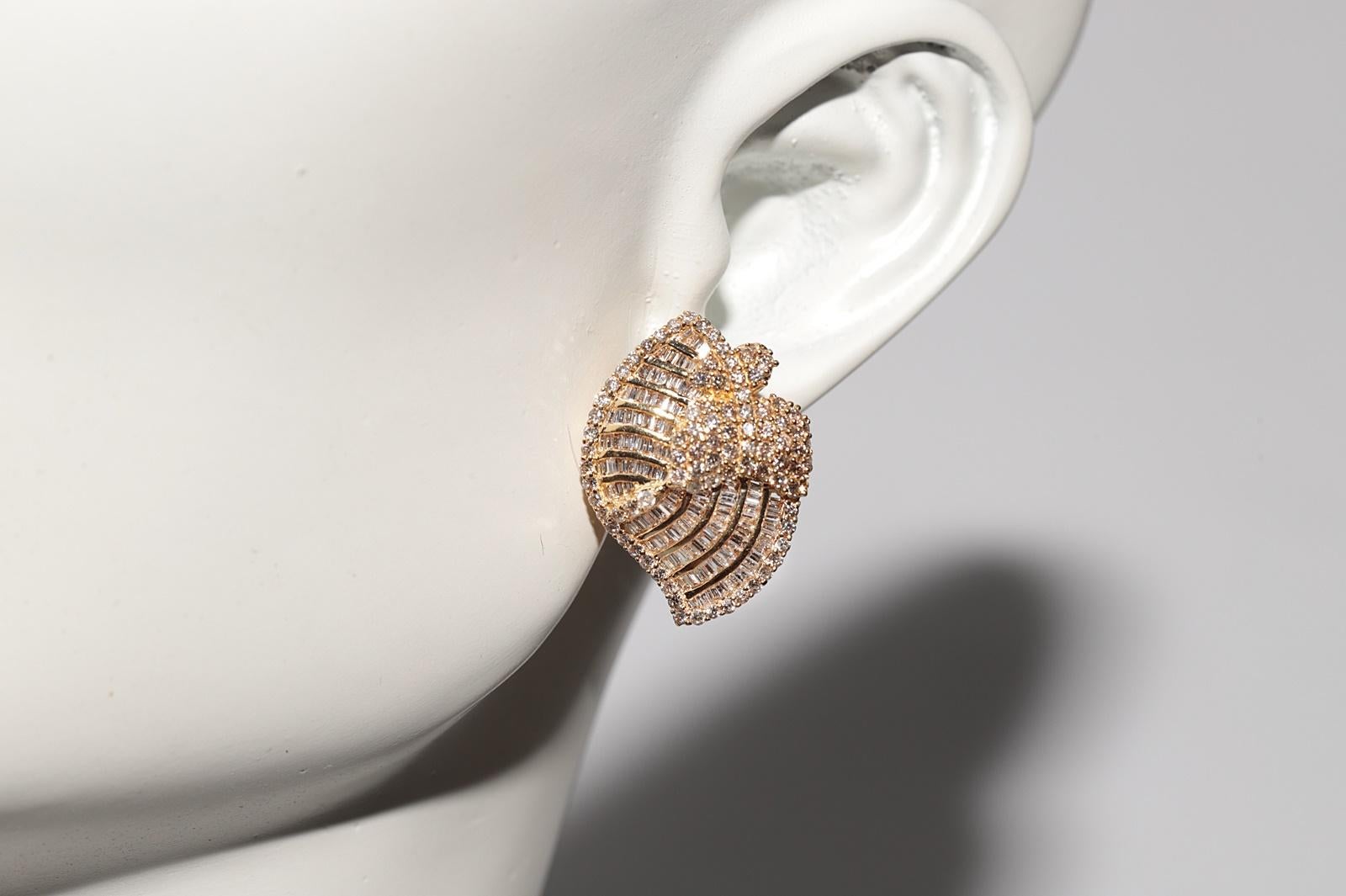 Vintage Circa 1990er Jahre 18k Gold Natürlicher Diamant Dekoriert Omega Back Ohrring, Vintage im Angebot 9