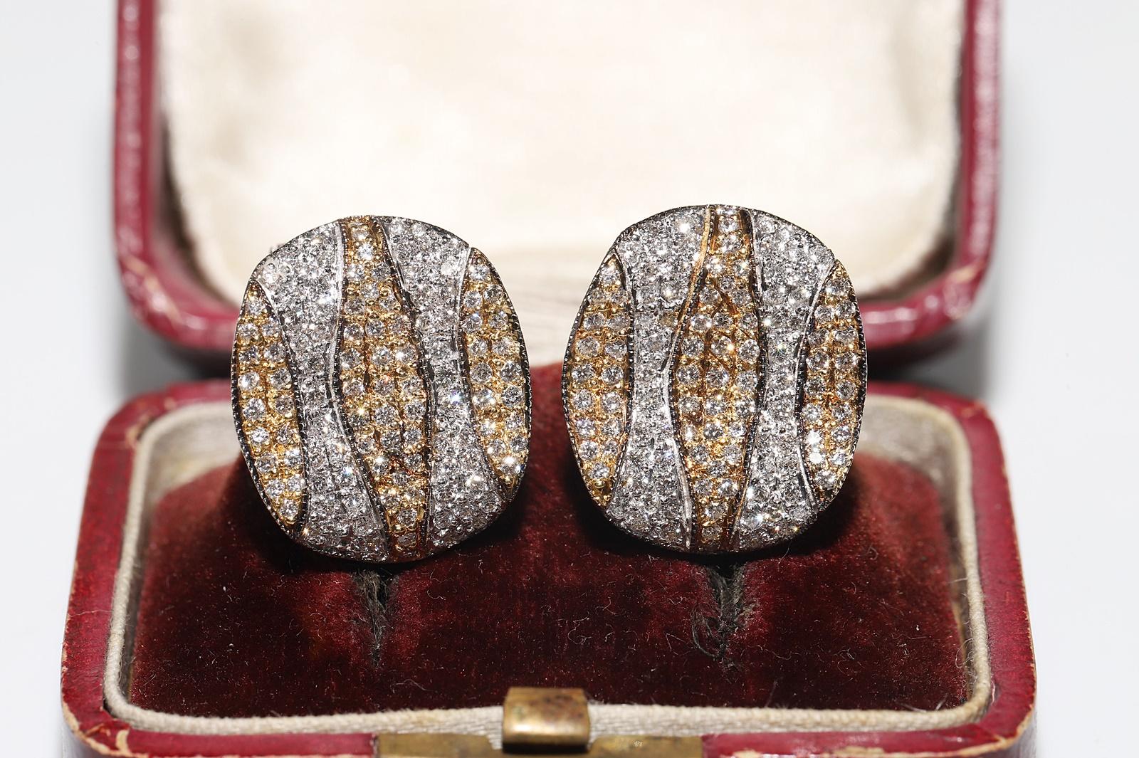 In very good condition.
Total weight is 10.8 grams.
Totally is diamond about 2 ct.
The diamond is has G color and vvs-vs clarity.
Box is not included.
Please contact for any questions
