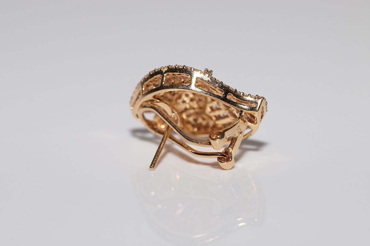 Vintage Circa 1990er Jahre 18k Gold Natürlicher Diamant Dekoriert Omega Back Ohrring, Vintage Damen im Angebot