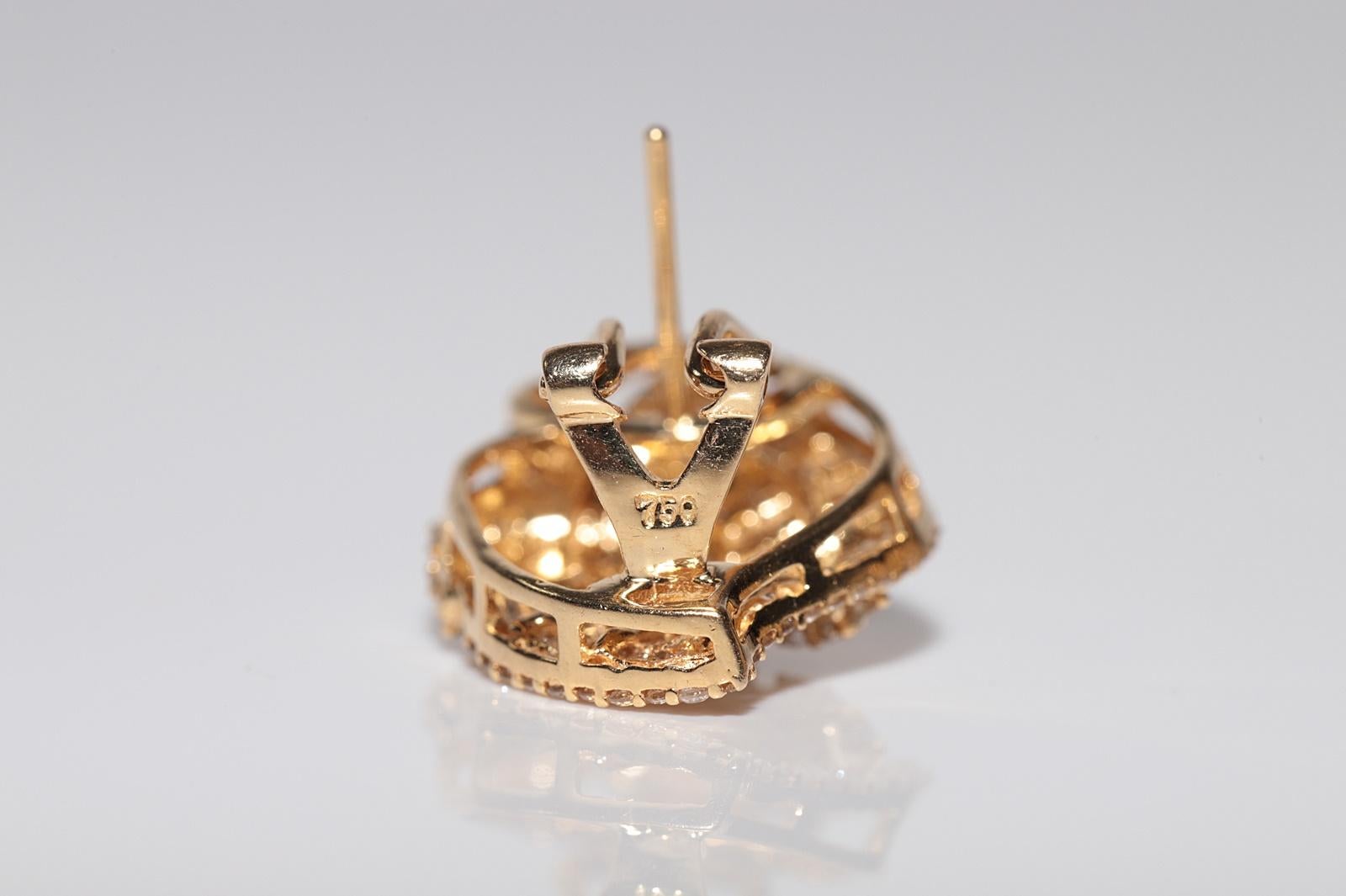 Vintage Circa 1990er Jahre 18k Gold Natürlicher Diamant Dekoriert Omega Back Ohrring, Vintage im Angebot 1