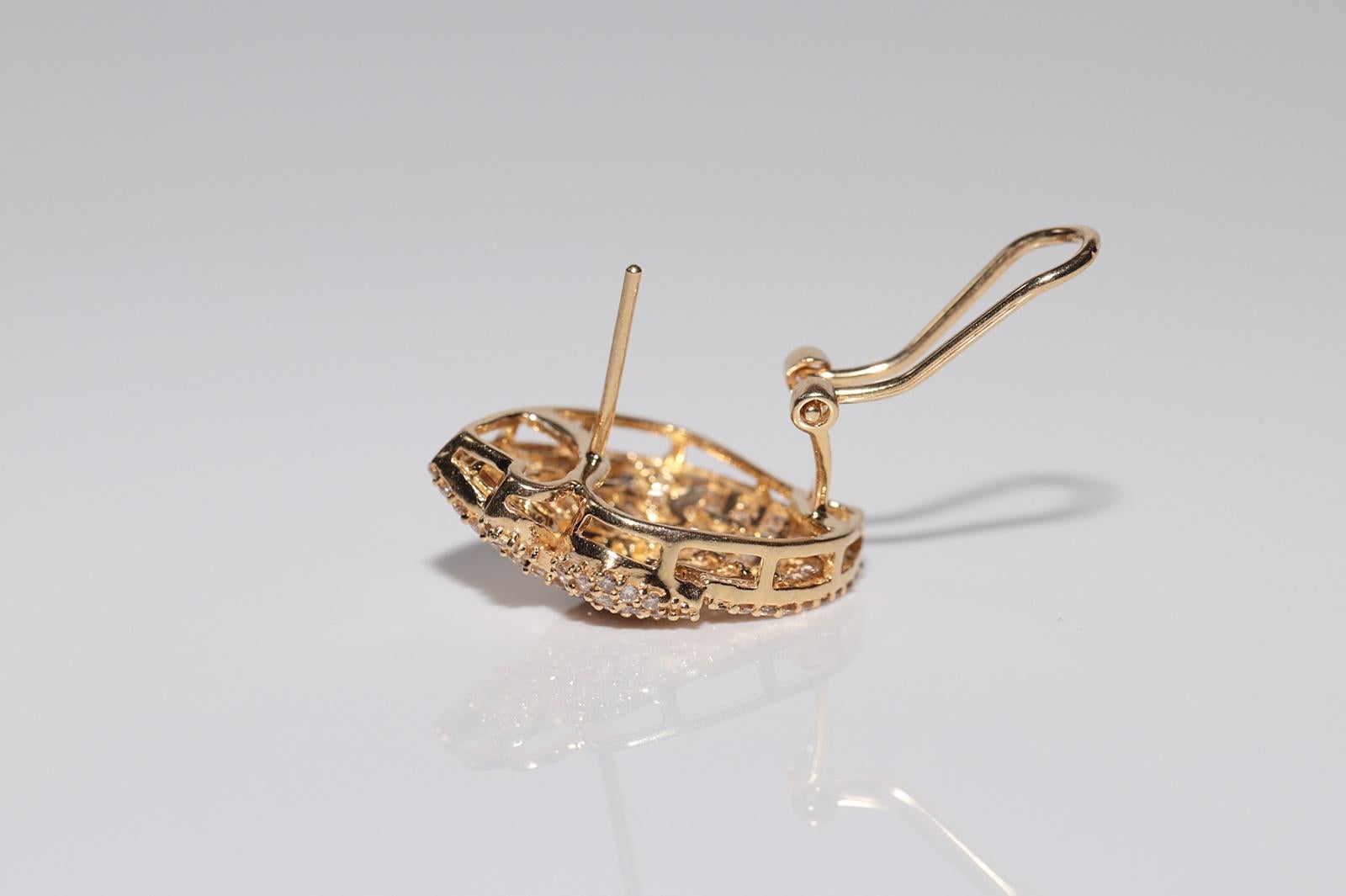 Vintage Circa 1990er Jahre 18k Gold Natürlicher Diamant Dekoriert Omega Back Ohrring, Vintage im Angebot 3