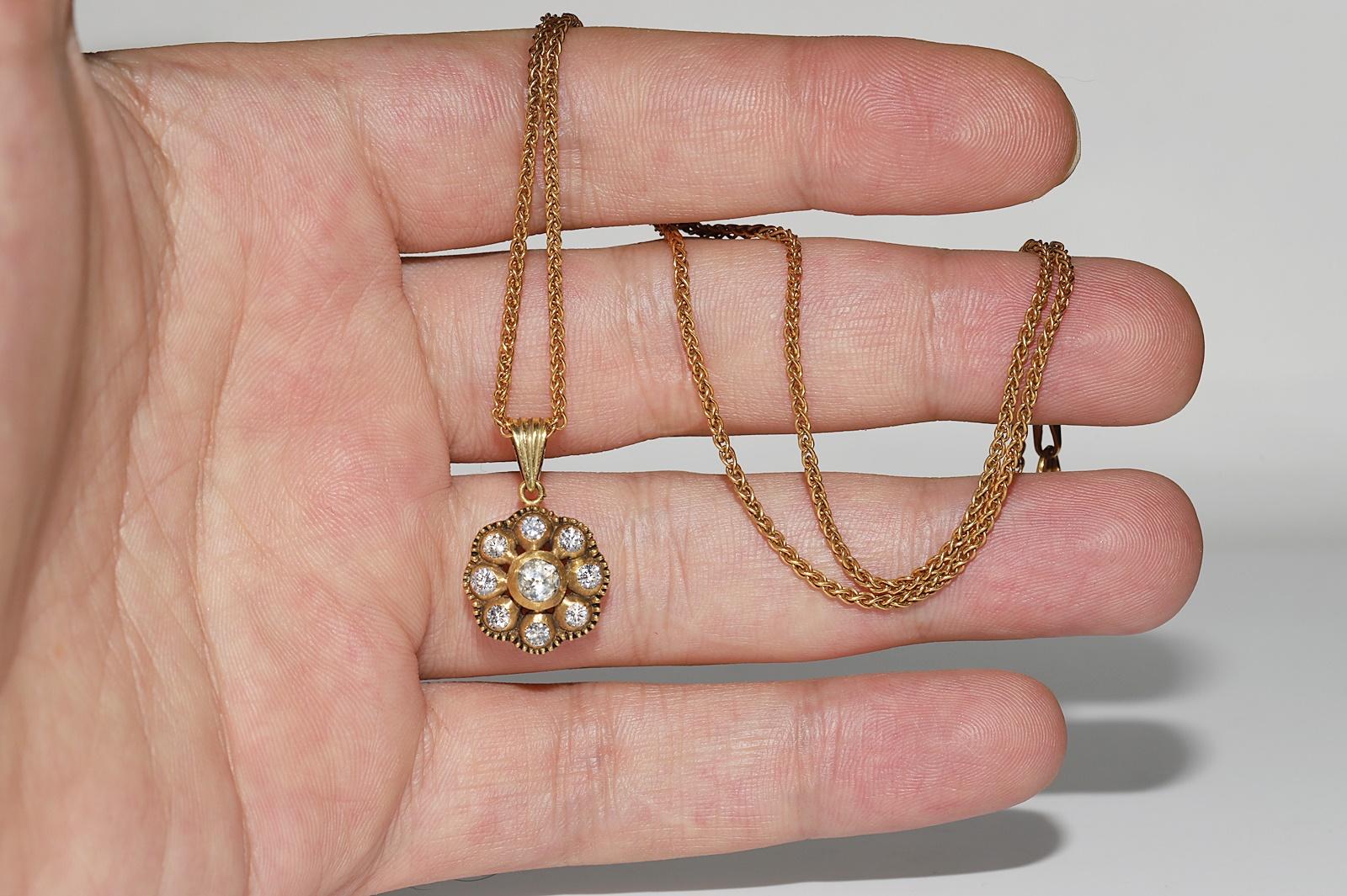 Vintage Circa 1990s 18k Gold Natural Diamond Decorated Pendant Necklace  For Sale 6