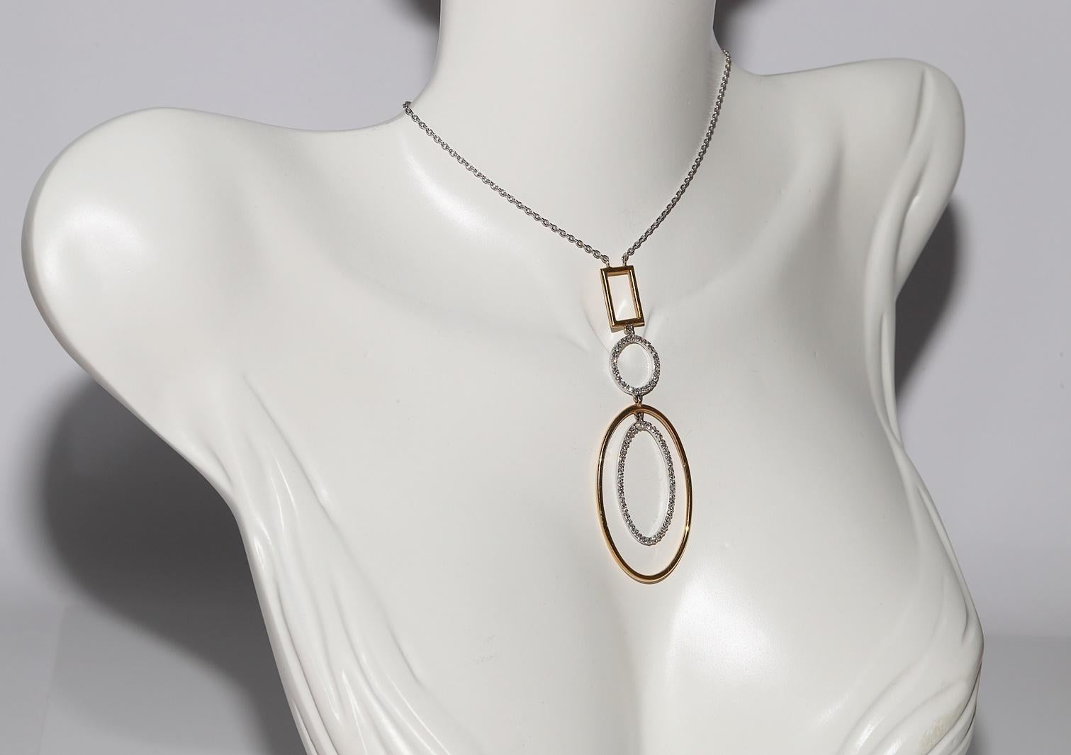 Vintage CIRCA 1990er Jahre 18k Gold natürlichen Diamanten dekoriert Anhänger Halskette (Brillantschliff) im Angebot