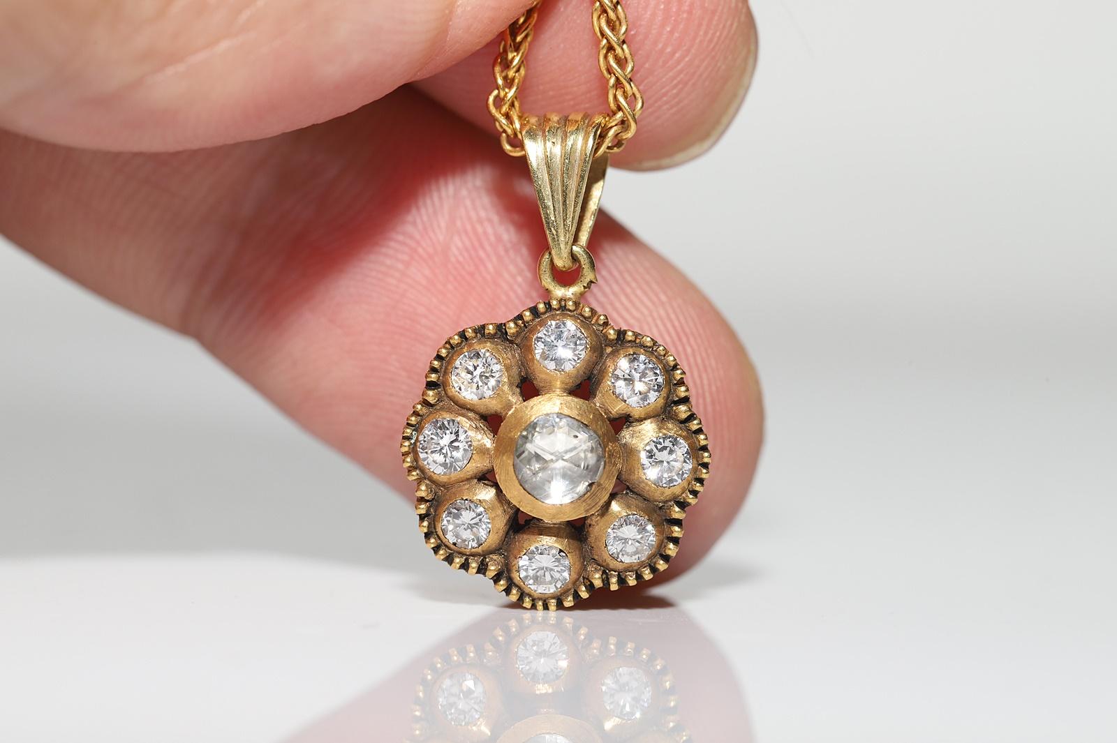 Vintage Circa 1990s 18k Gold Natural Diamond Decorated Pendant Necklace  In Good Condition For Sale In Fatih/İstanbul, 34