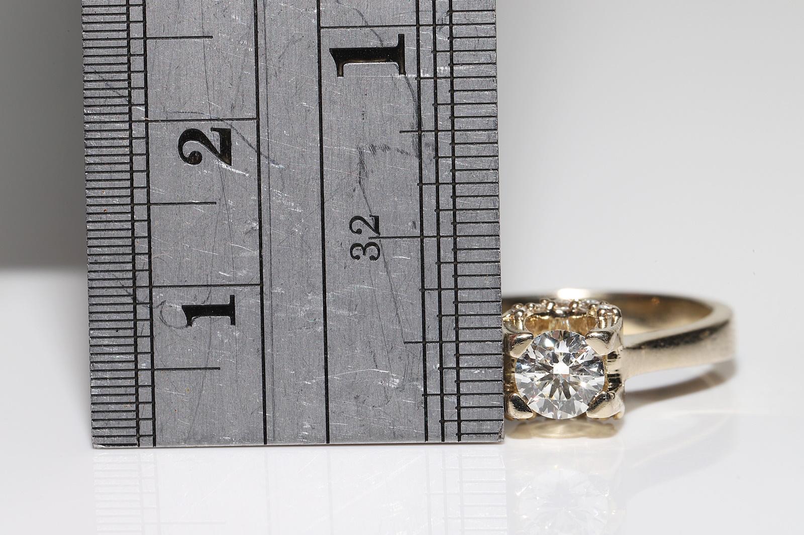 Vintage Circa 1990s Gold 18k Natural Diamond Decorated Solitaire Wedding Ring (anneau de mariage solitaire en or 18k décoré de diamants naturels) en vente 12