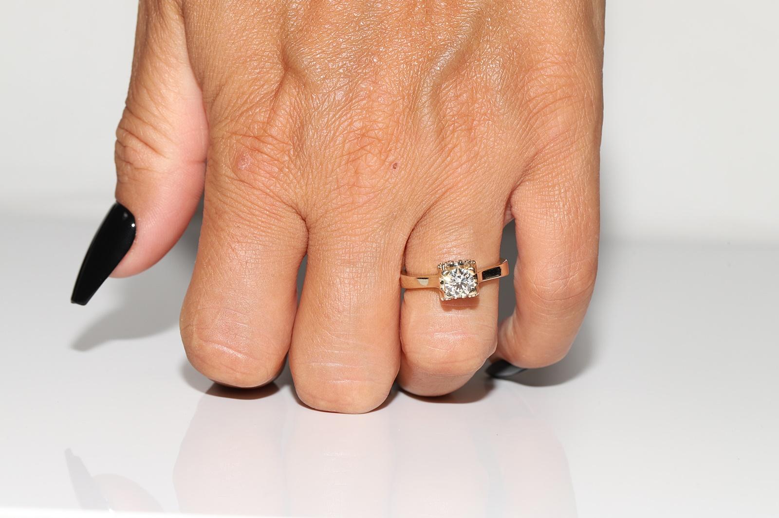 Rétro Vintage Circa 1990s Gold 18k Natural Diamond Decorated Solitaire Wedding Ring (anneau de mariage solitaire en or 18k décoré de diamants naturels) en vente