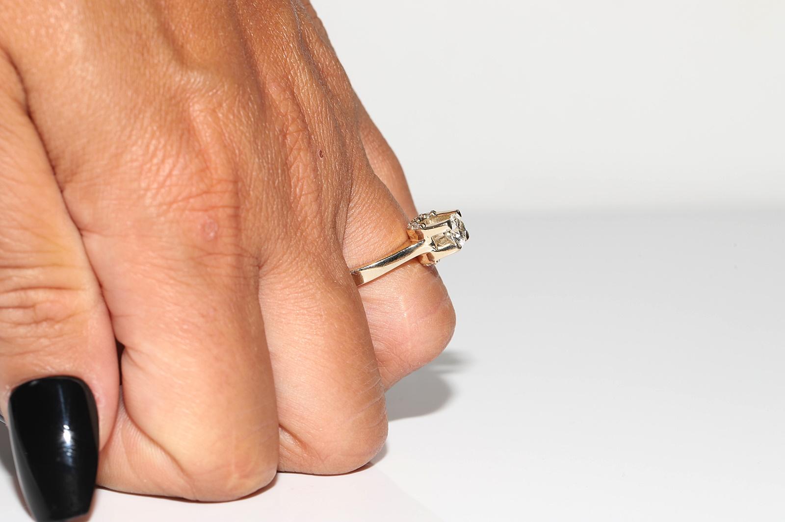 Vintage Circa 1990s Gold 18k Natural Diamond Decorated Solitaire Wedding Ring (anneau de mariage solitaire en or 18k décoré de diamants naturels) Bon état - En vente à Fatih/İstanbul, 34