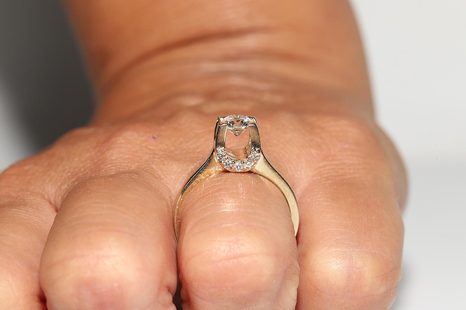 Vintage Circa 1990s Gold 18k Natural Diamond Decorated Solitaire Wedding Ring (anneau de mariage solitaire en or 18k décoré de diamants naturels) Pour femmes en vente