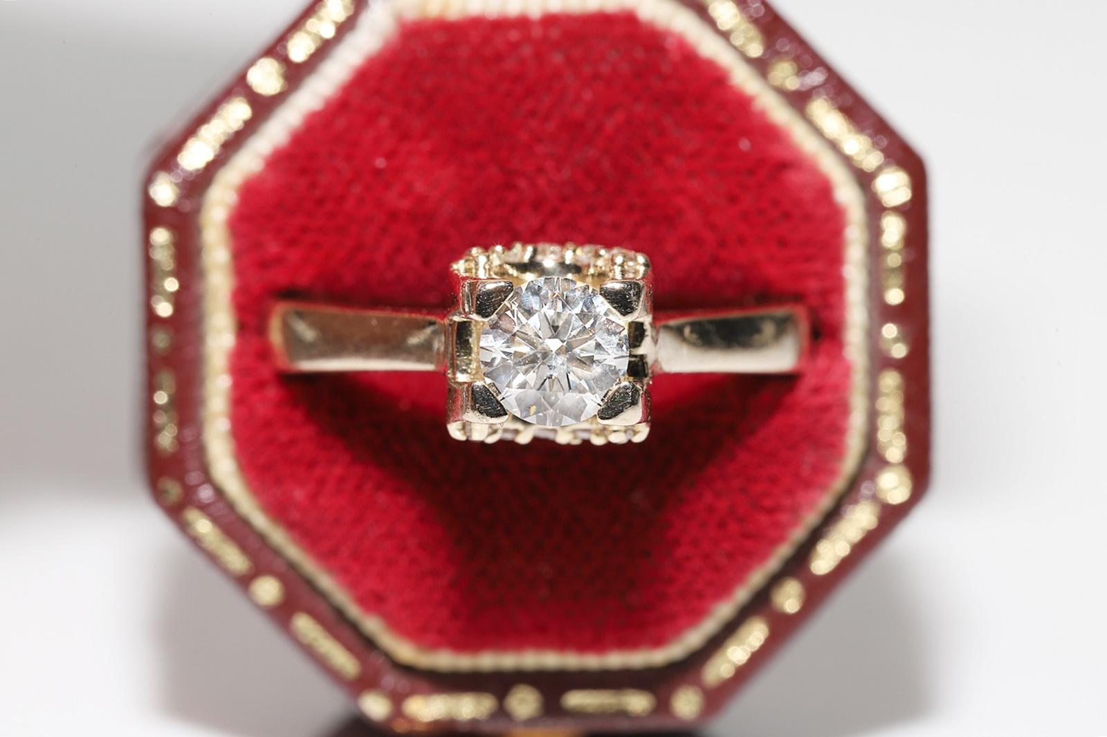 Vintage Circa 1990s Gold 18k Natural Diamond Decorated Solitaire Wedding Ring (anneau de mariage solitaire en or 18k décoré de diamants naturels) en vente 1