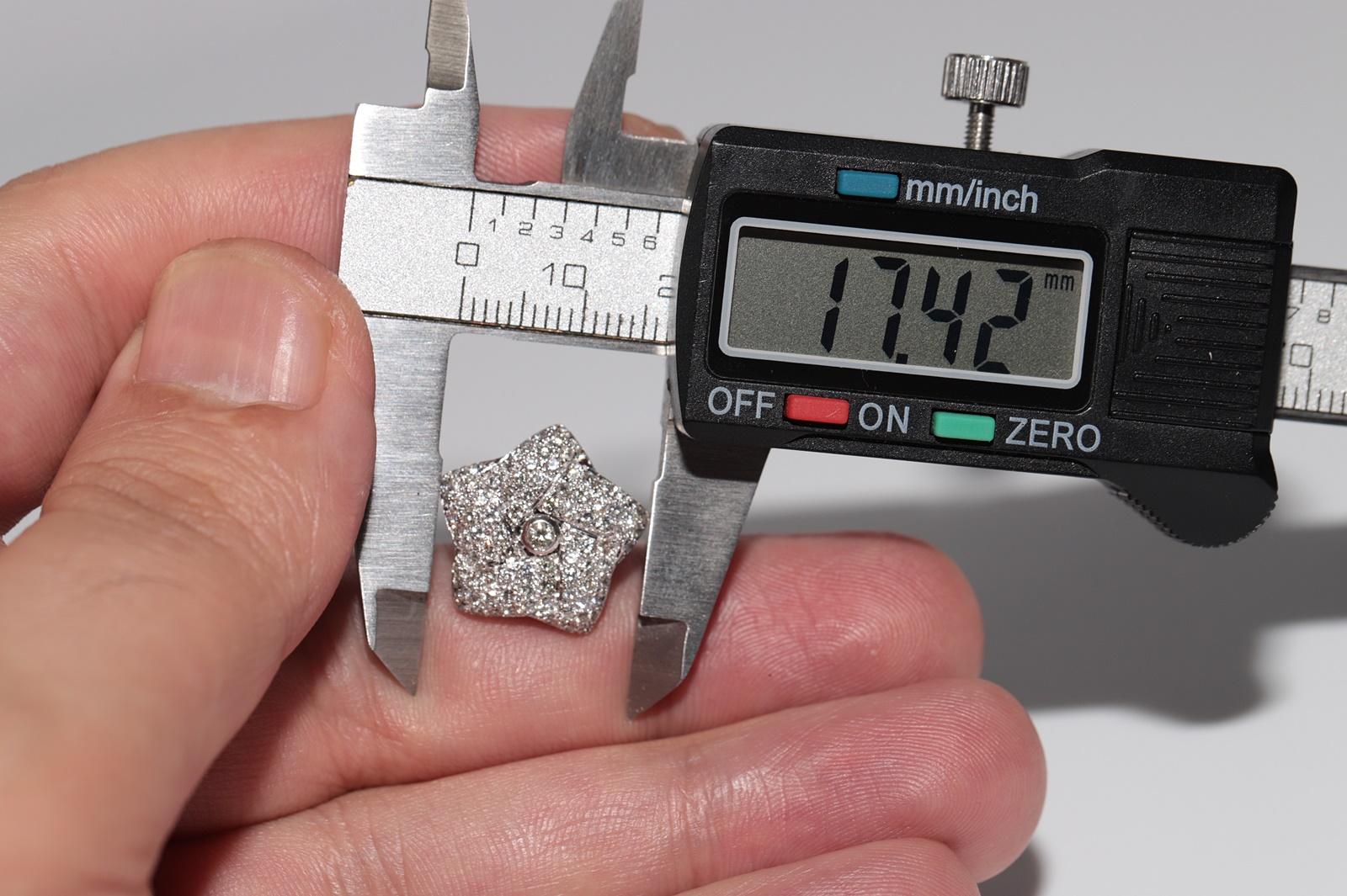 Vintage Circa 1990er Jahre 18k Gold Natürlicher Diamant Dekorierter Star Style Ohrring im Sternstil im Angebot 9