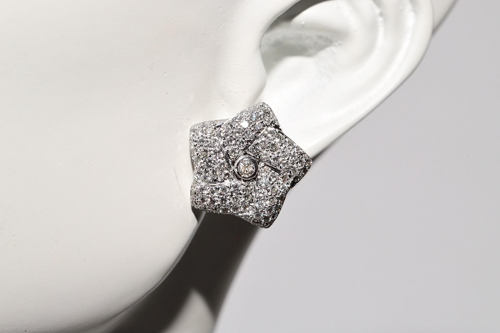 Vintage Circa 1990er Jahre 18k Gold Natürlicher Diamant Dekorierter Star Style Ohrring im Sternstil im Angebot 12