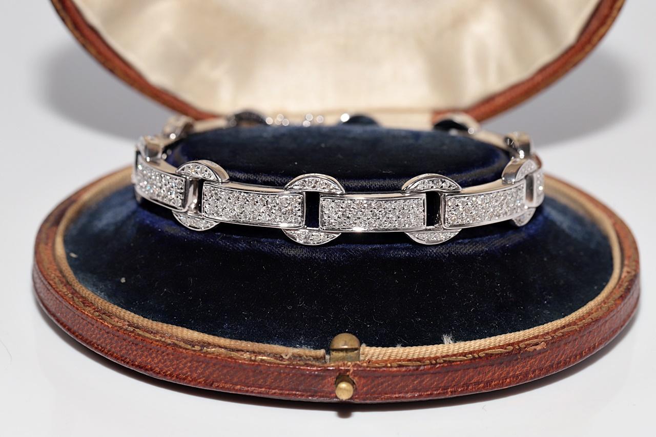 In sehr gutem Zustand.
Das Gesamtgewicht beträgt 39,2 Gramm.
Insgesamt ist der Diamant 6.50 ct.
Der Diamant hat die Farbe G-H und die Reinheit vvs-vs-s1.
Die Gesamtlänge beträgt ca. 19 cm.
Die Schachtel ist nicht enthalten.
Bitte kontaktieren Sie