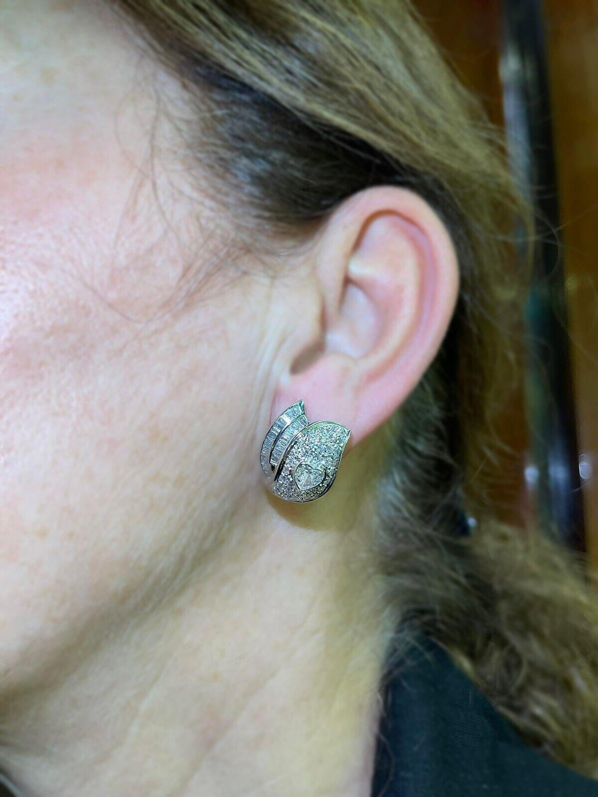Pendiente Fuerte Vintage Circa 1990s Oro 18k Decorado con Diamantes Naturales en venta 10