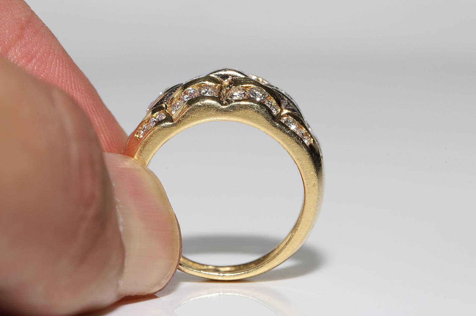 Anillo Fuerte Vintage Circa 1990s Oro 18k Decorado con Diamantes Naturales en venta 4