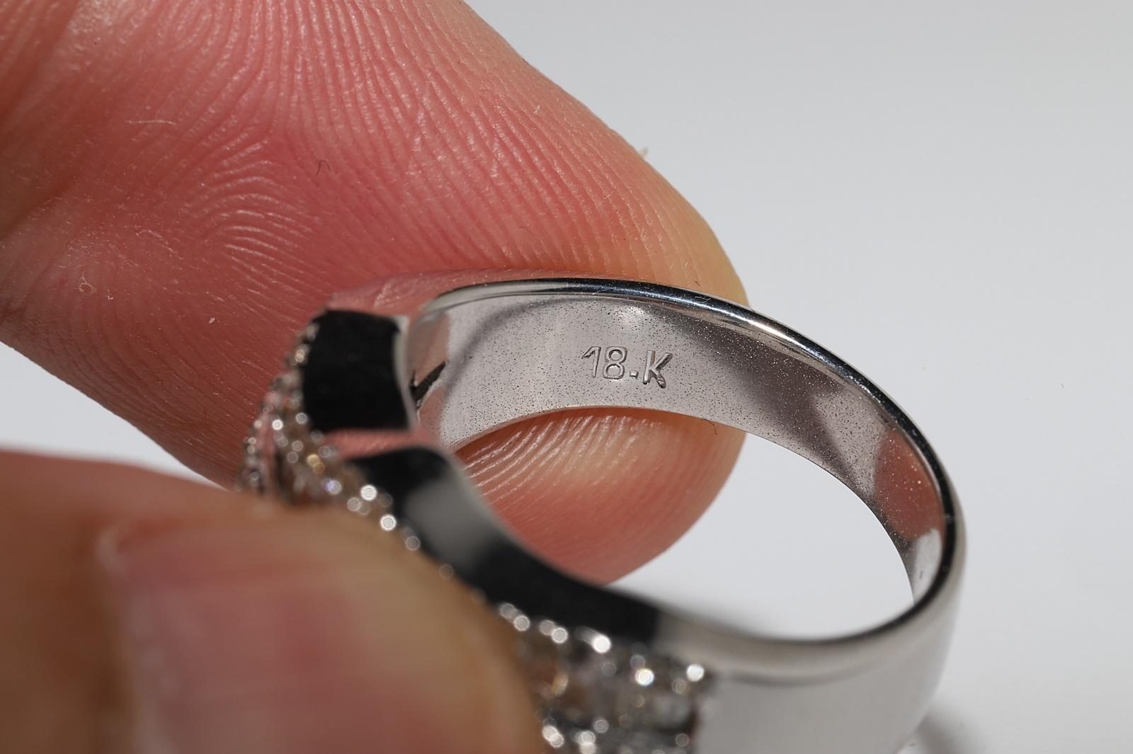 Anello forte decorato con diamanti naturali in oro 18k CIRCA 1990 in vendita 4