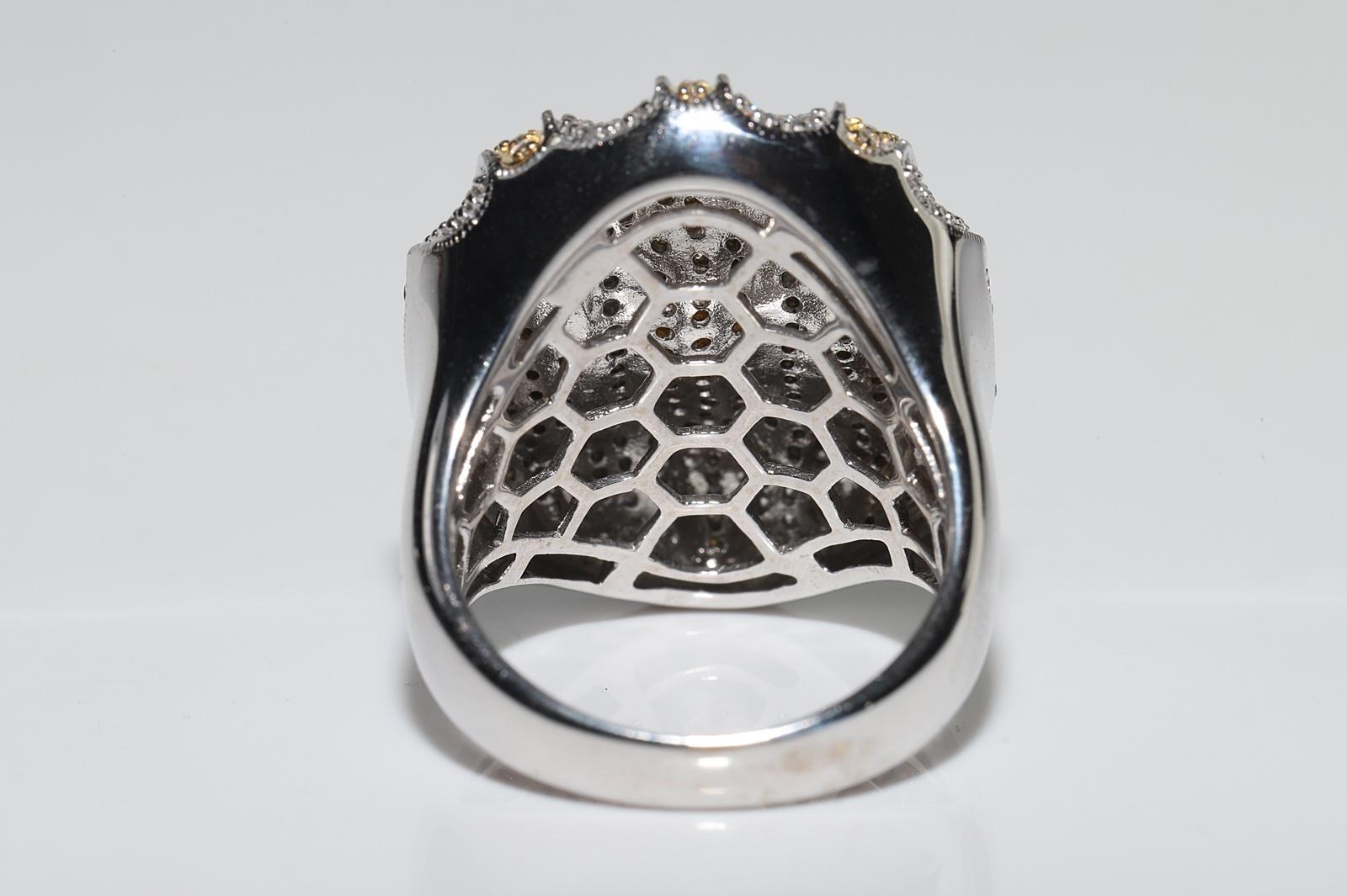 Vintage Circa 1990s 18k Gold Natural Diamond Decorated Strong Ring For Sale 5