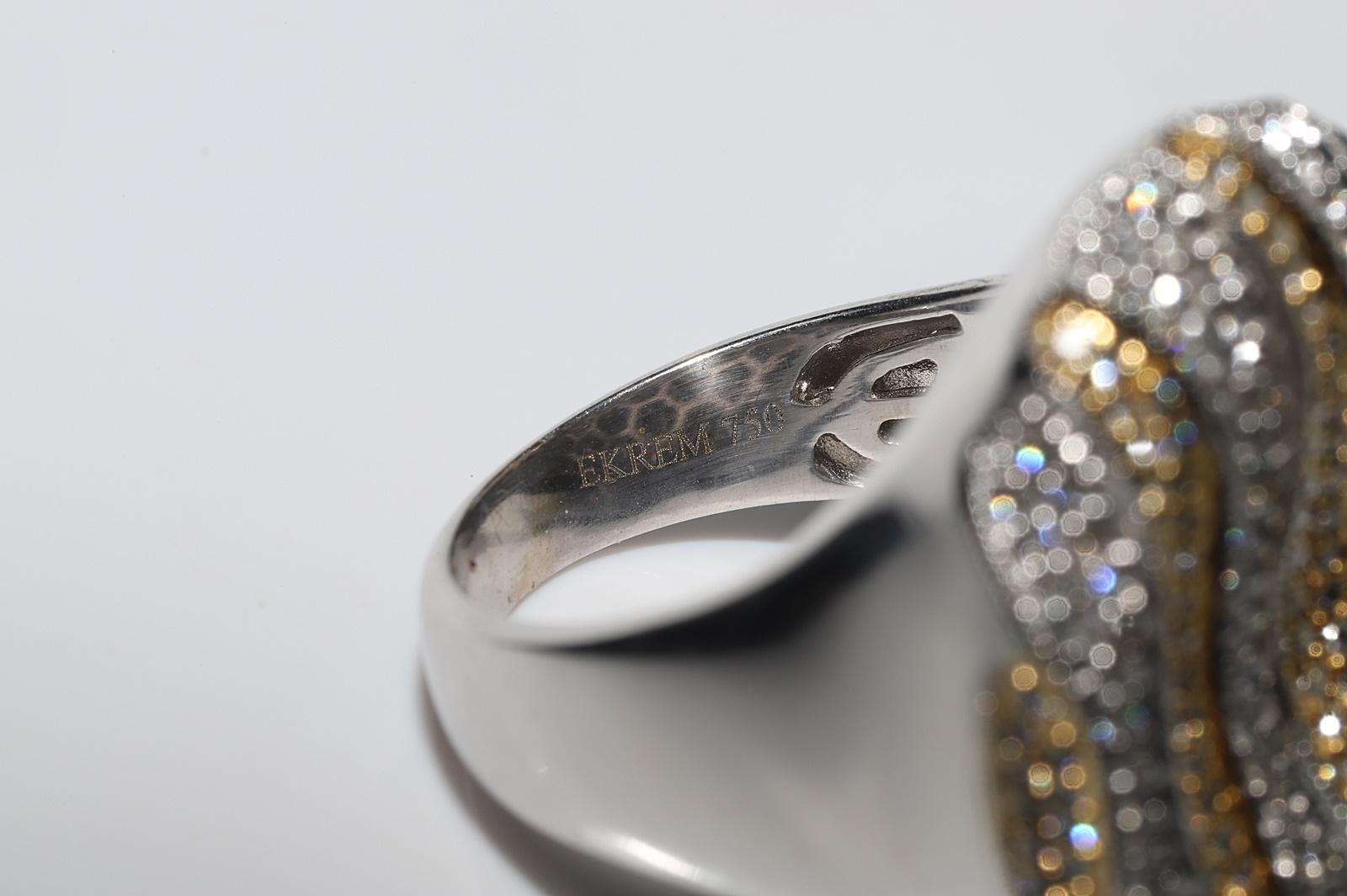 Vintage Circa 1990s 18k Gold Natural Diamond Decorated Strong Ring For Sale 6