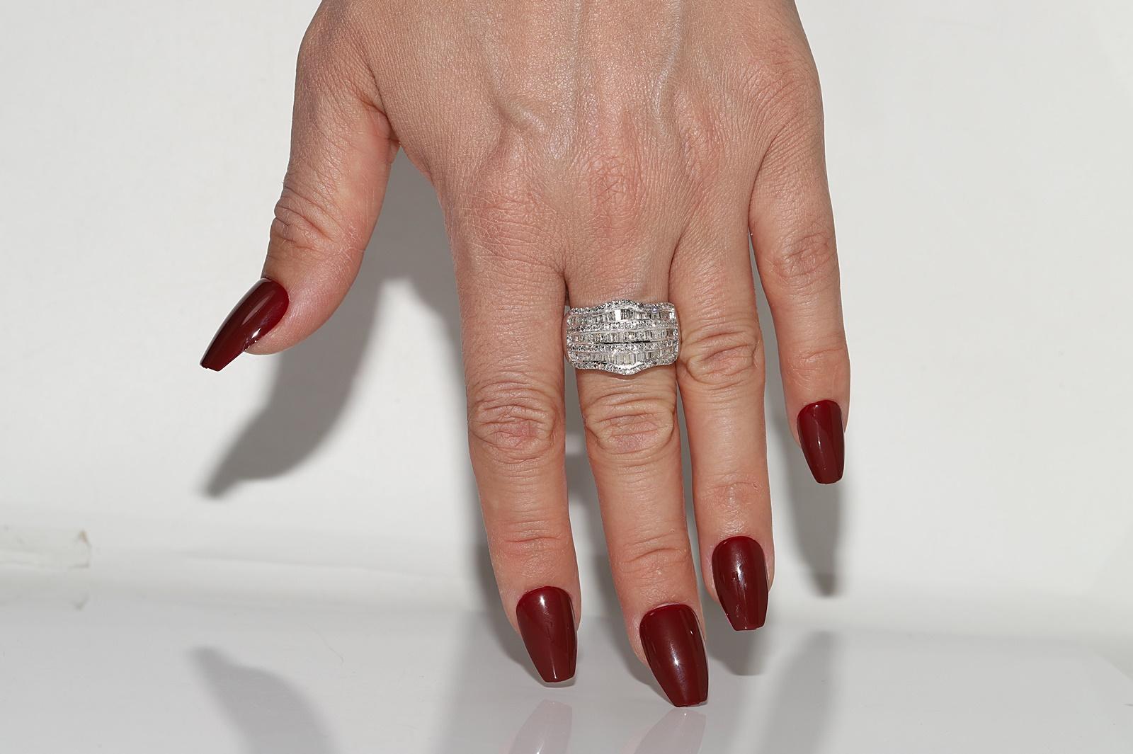 Anello forte decorato con diamanti naturali in oro 18k CIRCA 1990 in vendita 7