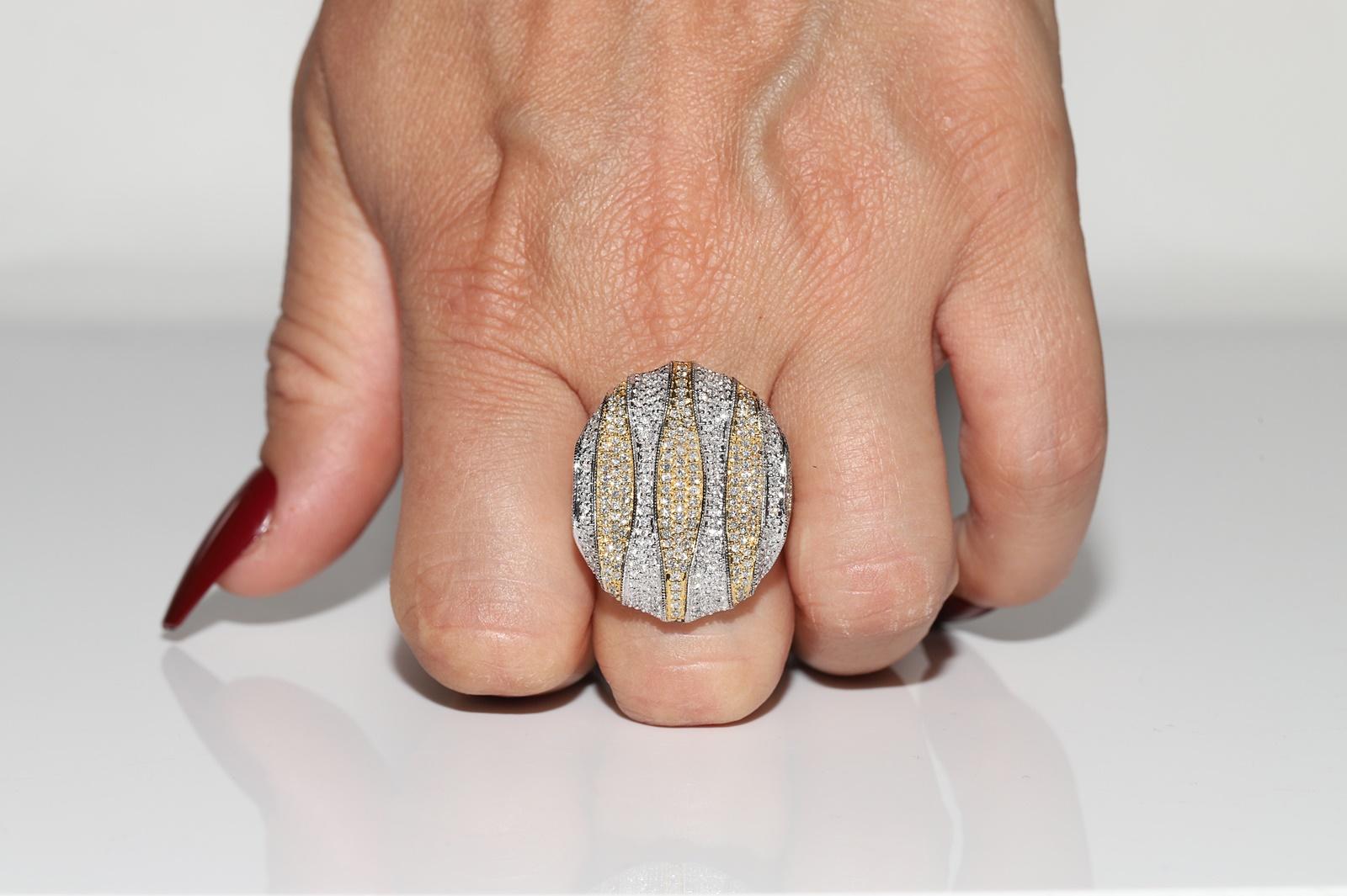 Vintage Circa 1990s 18k Gold Natural Diamond Decorated Strong Ring For Sale 8