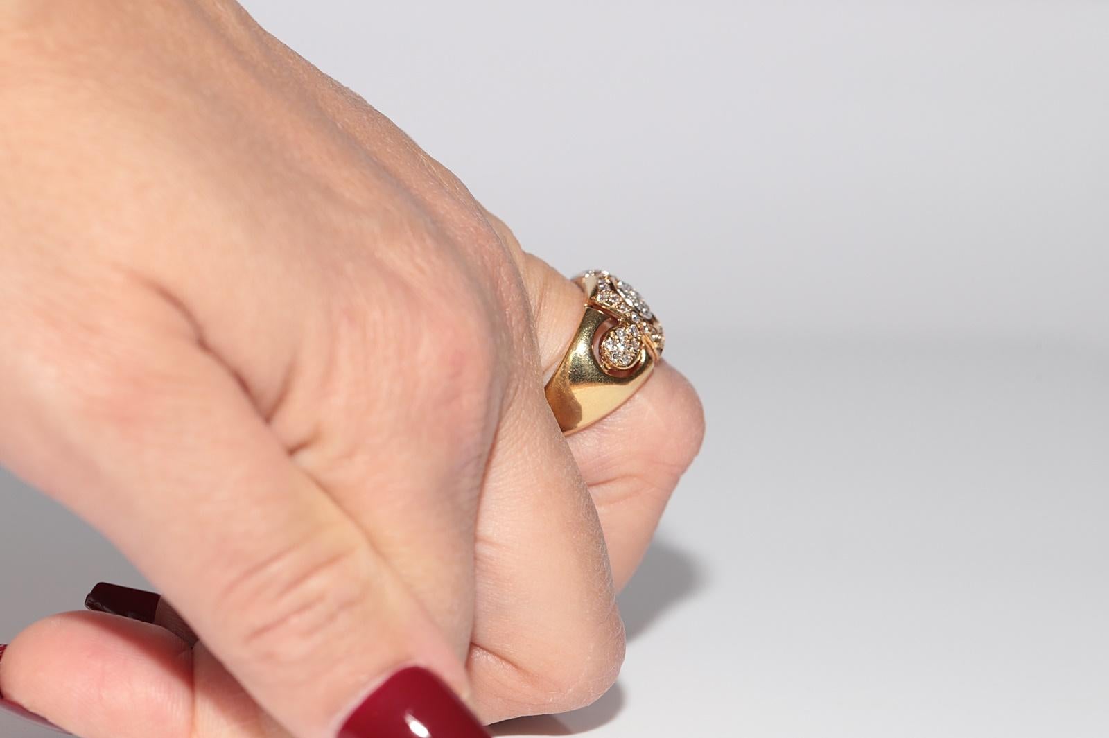 Anillo Fuerte Vintage Circa 1990s Oro 18k Decorado con Diamantes Naturales en venta 8