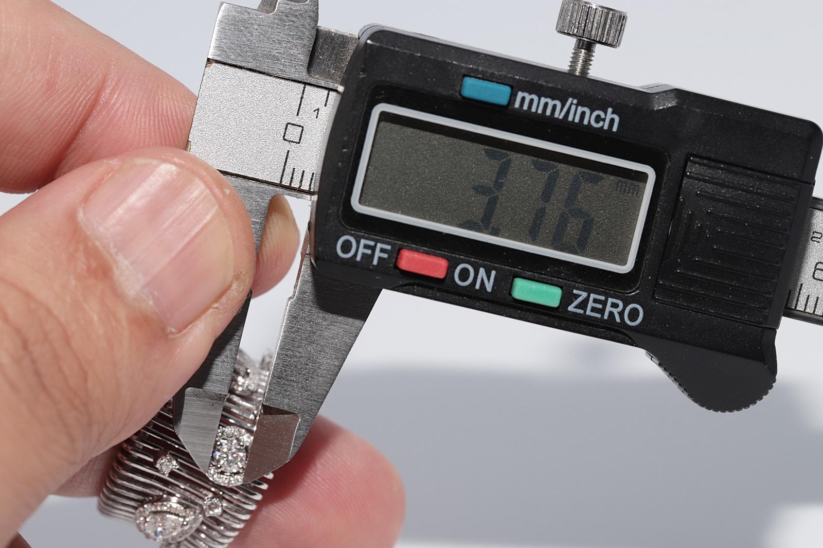 Anello forte decorato con diamanti naturali in oro 18k CIRCA 1990 in vendita 8