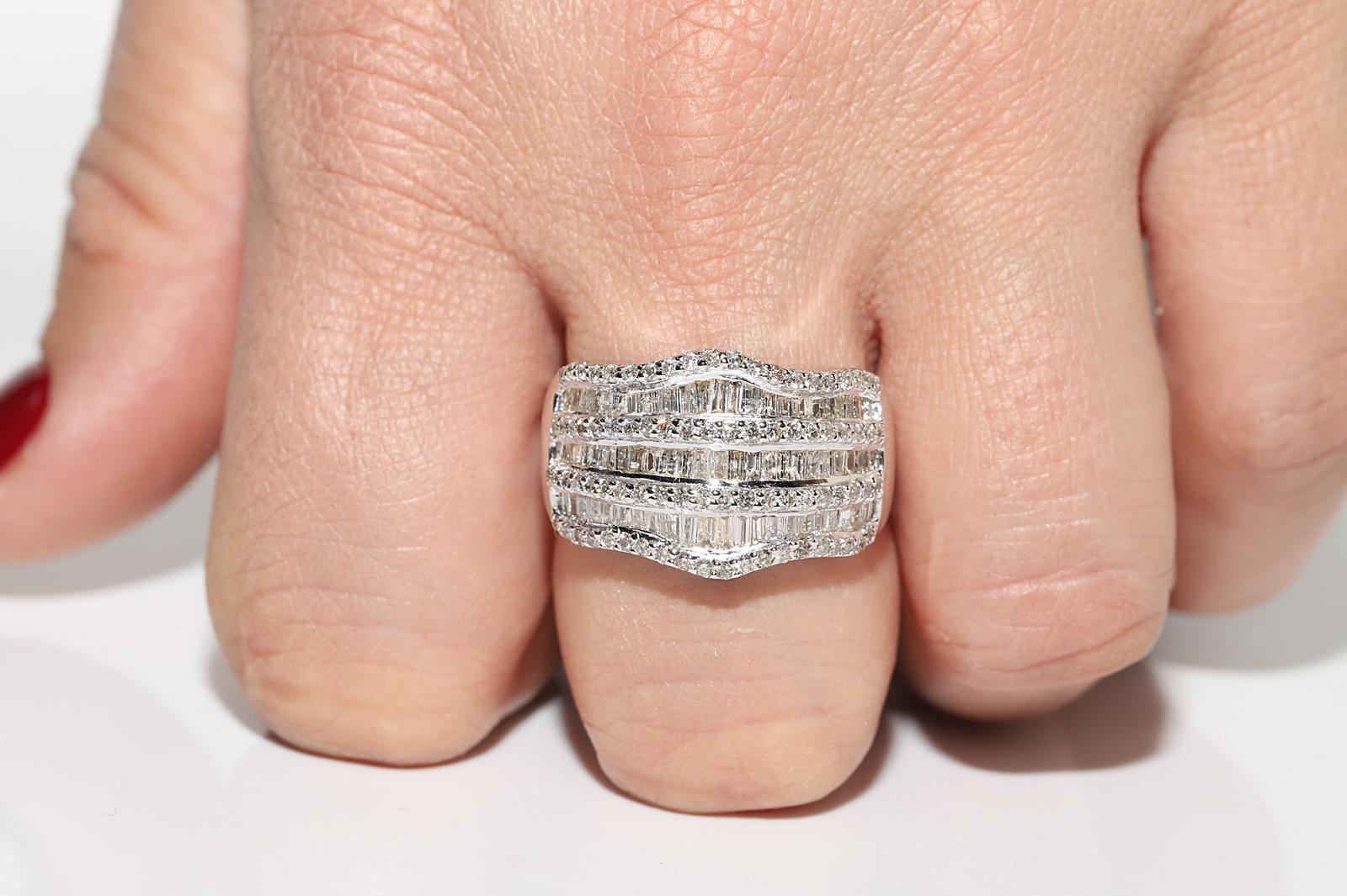 Vintage Circa 1990s 18k Gold Natural Diamond Decorated Strong Ring For Sale 9