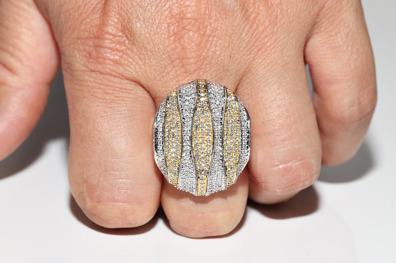 Vintage Circa 1990s 18k Gold Natural Diamond Decorated Strong Ring For Sale 9