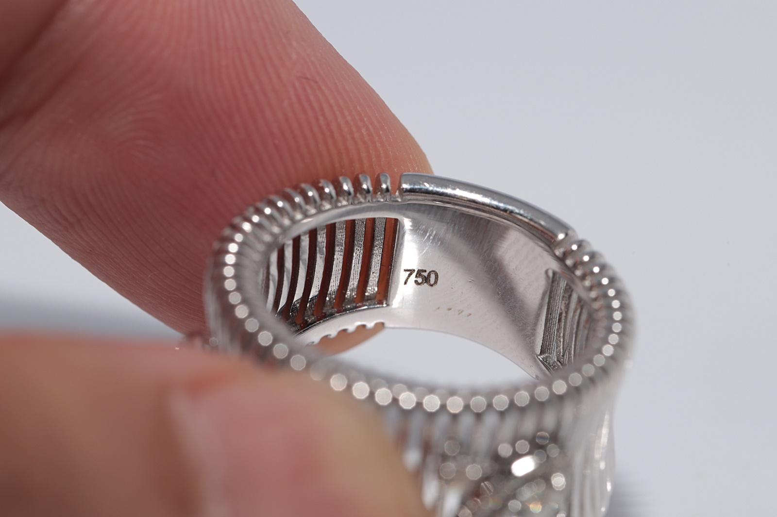 Anello forte decorato con diamanti naturali in oro 18k CIRCA 1990 in vendita 9