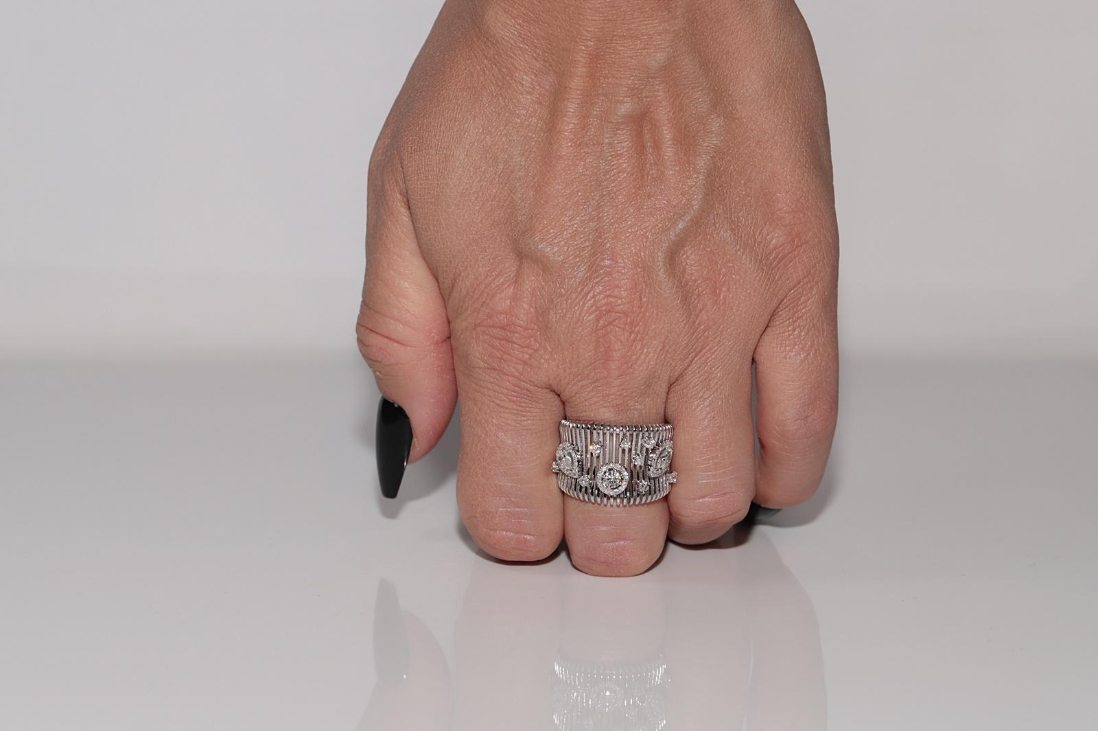 Anello forte decorato con diamanti naturali in oro 18k CIRCA 1990 in vendita 13