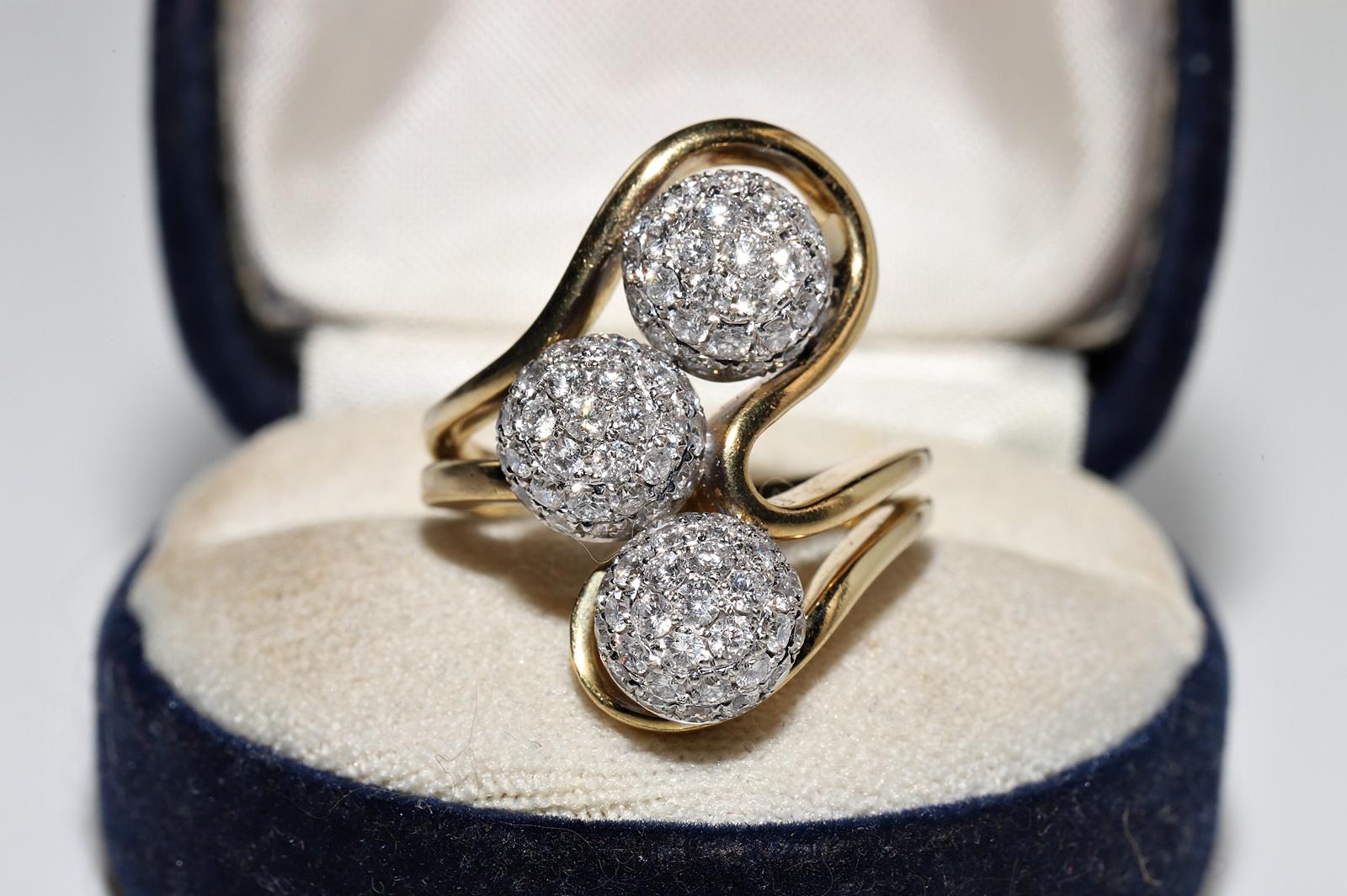 In sehr gutem Zustand.
Das Gesamtgewicht beträgt 8.7 Gramm.
Insgesamt ist der Diamant 1,80 ct.
Der Diamant hat F-G Farbe und vvs-vs Klarheit.
Ringgröße ist US 6.25 
Wir können jede Größe herstellen.
Die Box ist nicht enthalten.
Bitte kontaktieren