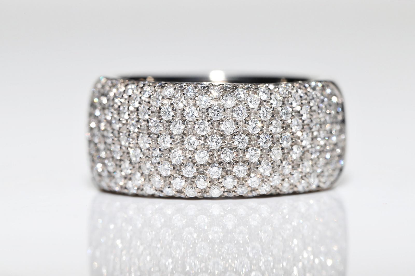 In ottime condizioni.
Il peso totale è di 12,4 grammi.
Il diamante è di circa 2,35 carati.
Il diamante ha un colore F-G e una purezza vvs-vs.
La misura dell'anello è US 8.75 (offriamo il ridimensionamento gratuito)
Possiamo realizzare qualsiasi