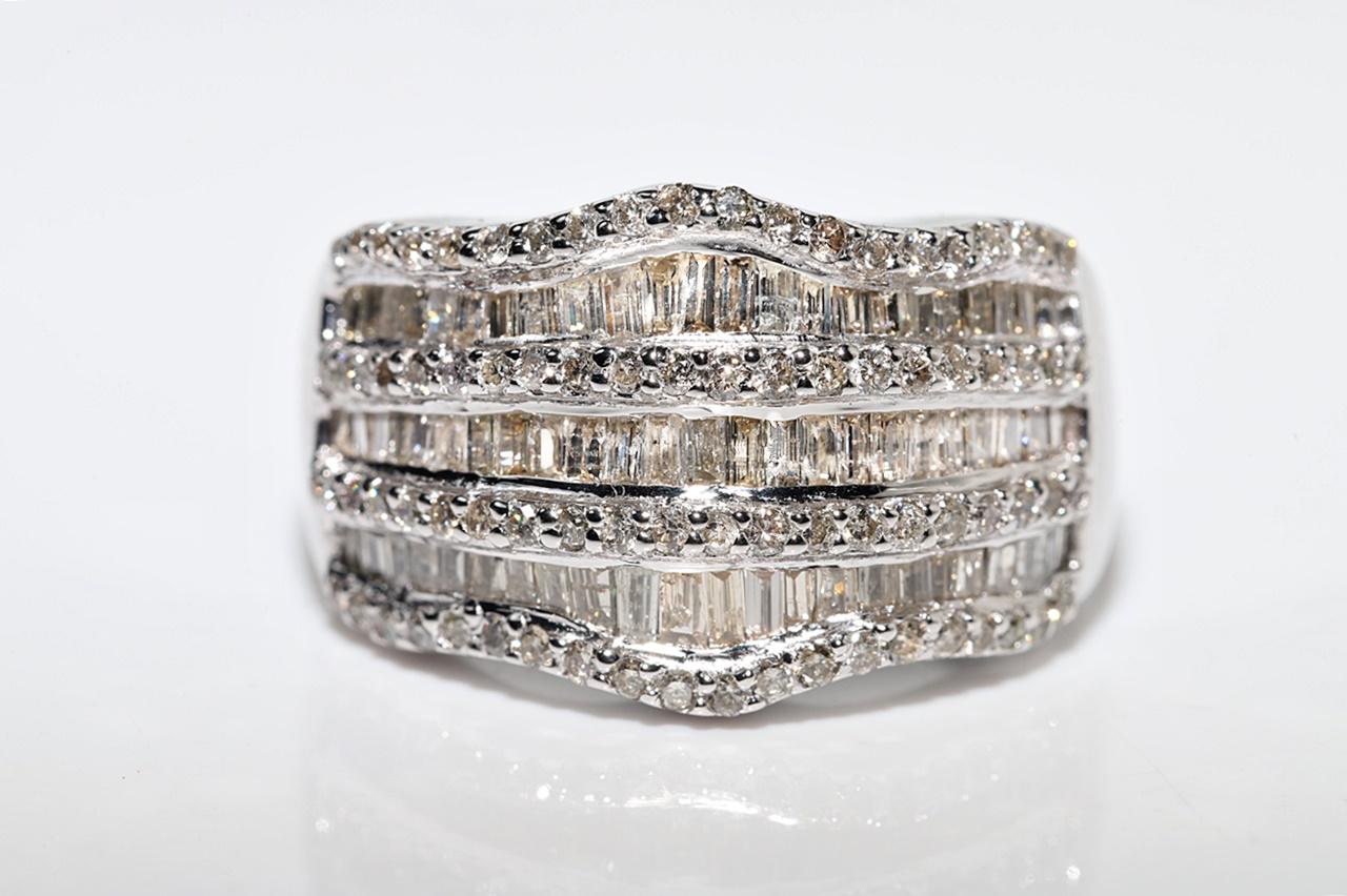 Retro Vintage Circa 1990s 18k Gold Natural Diamond Decorated Strong Ring For Sale