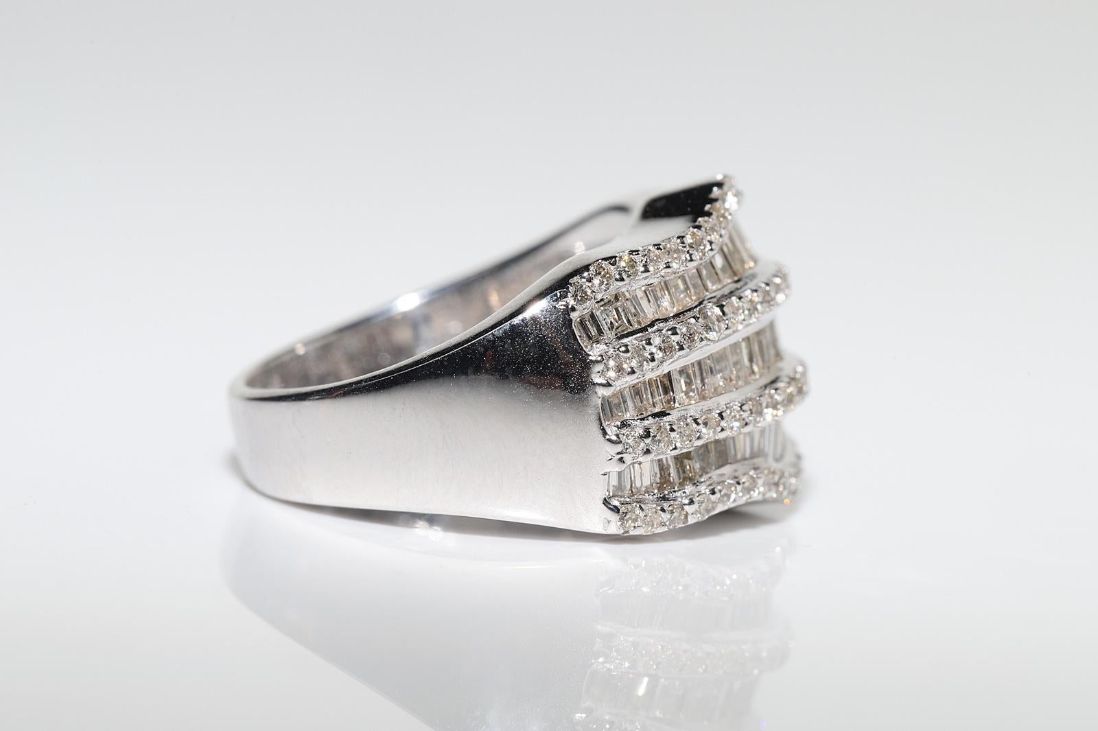 Vintage Circa 1990s 18k Gold Natural Diamond Decorated Strong Ring In Good Condition For Sale In Fatih/İstanbul, 34