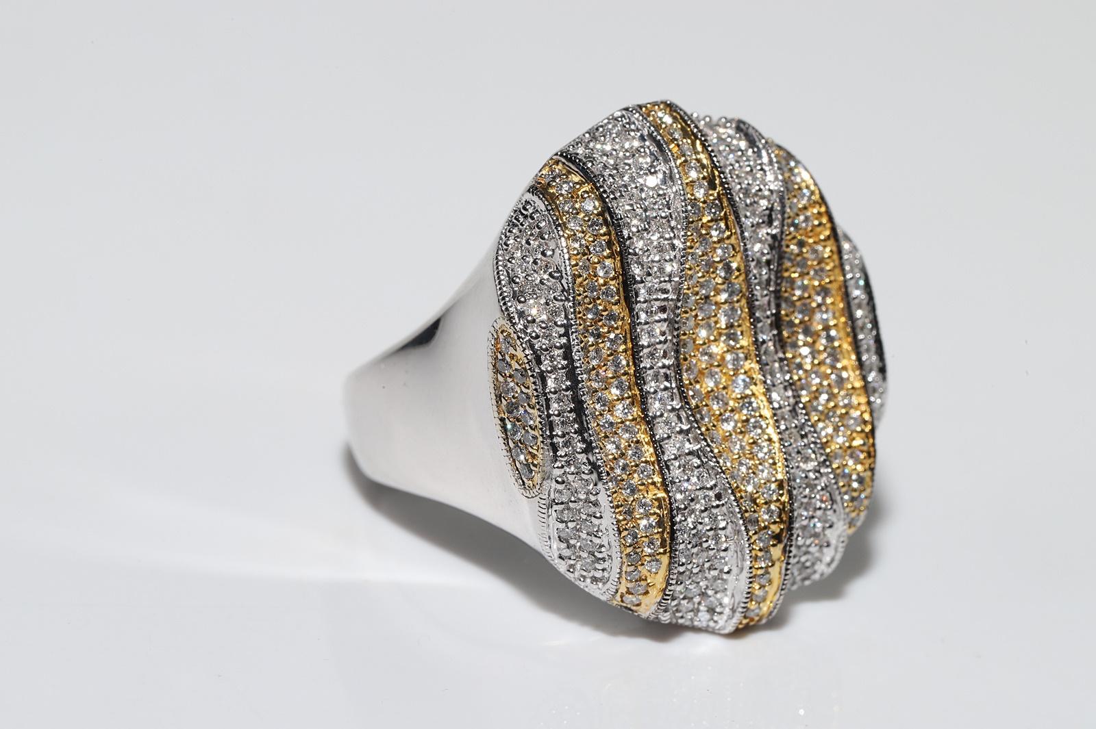 Women's Vintage Circa 1990s 18k Gold Natural Diamond Decorated Strong Ring For Sale