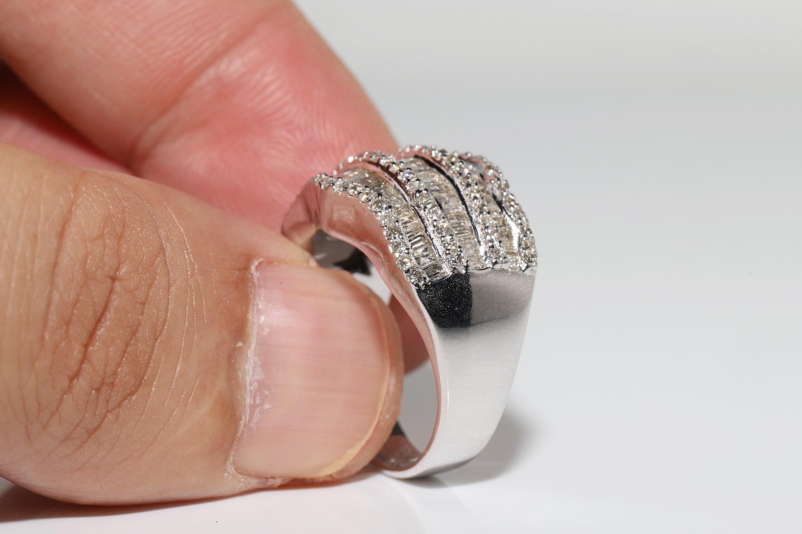 Vintage Circa 1990s 18k Gold Natural Diamond Decorated Strong Ring For Sale 1