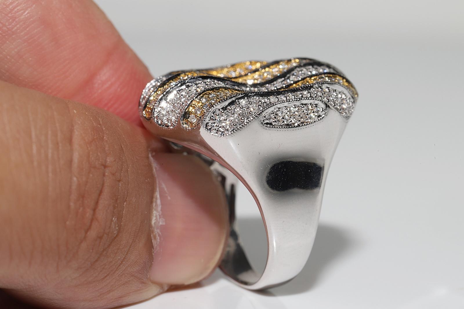 Vintage Circa 1990s 18k Gold Natural Diamond Decorated Strong Ring For Sale 2