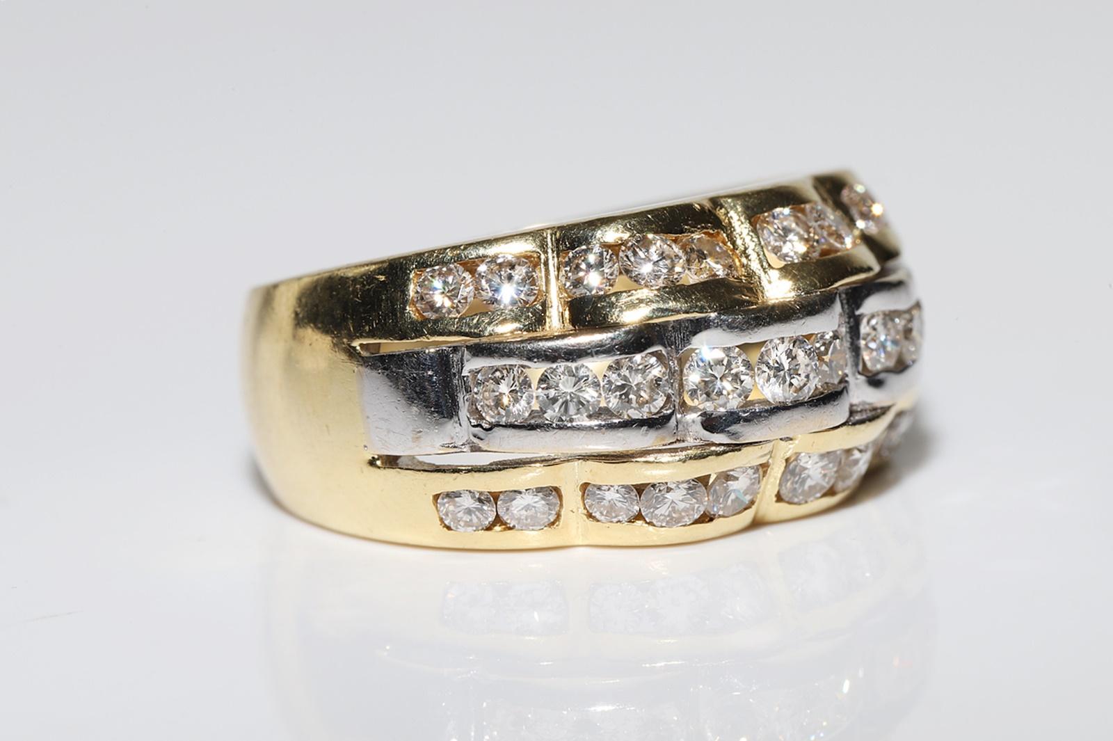 Anillo Fuerte Vintage Circa 1990s Oro 18k Decorado con Diamantes Naturales en venta 2