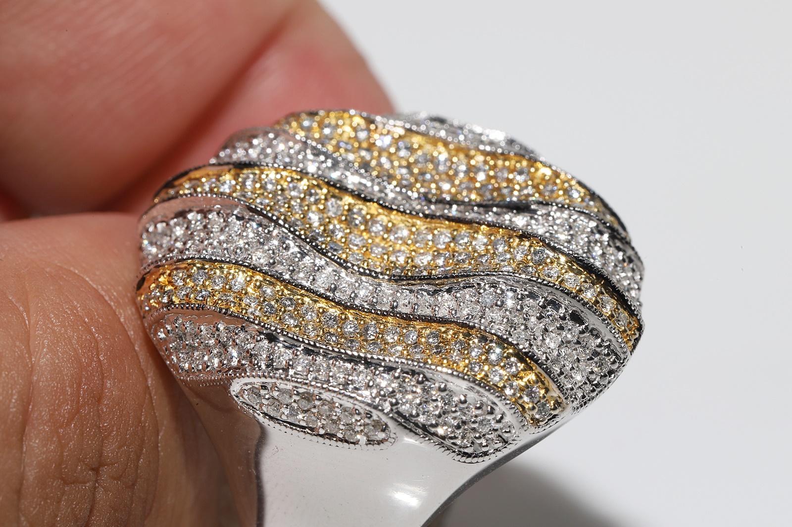 Vintage Circa 1990s 18k Gold Natural Diamond Decorated Strong Ring For Sale 3