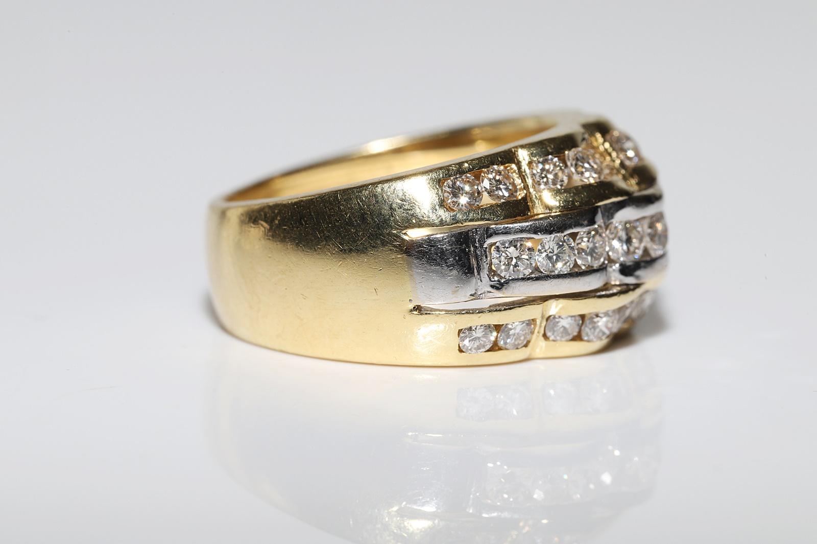 Anillo Fuerte Vintage Circa 1990s Oro 18k Decorado con Diamantes Naturales en venta 3