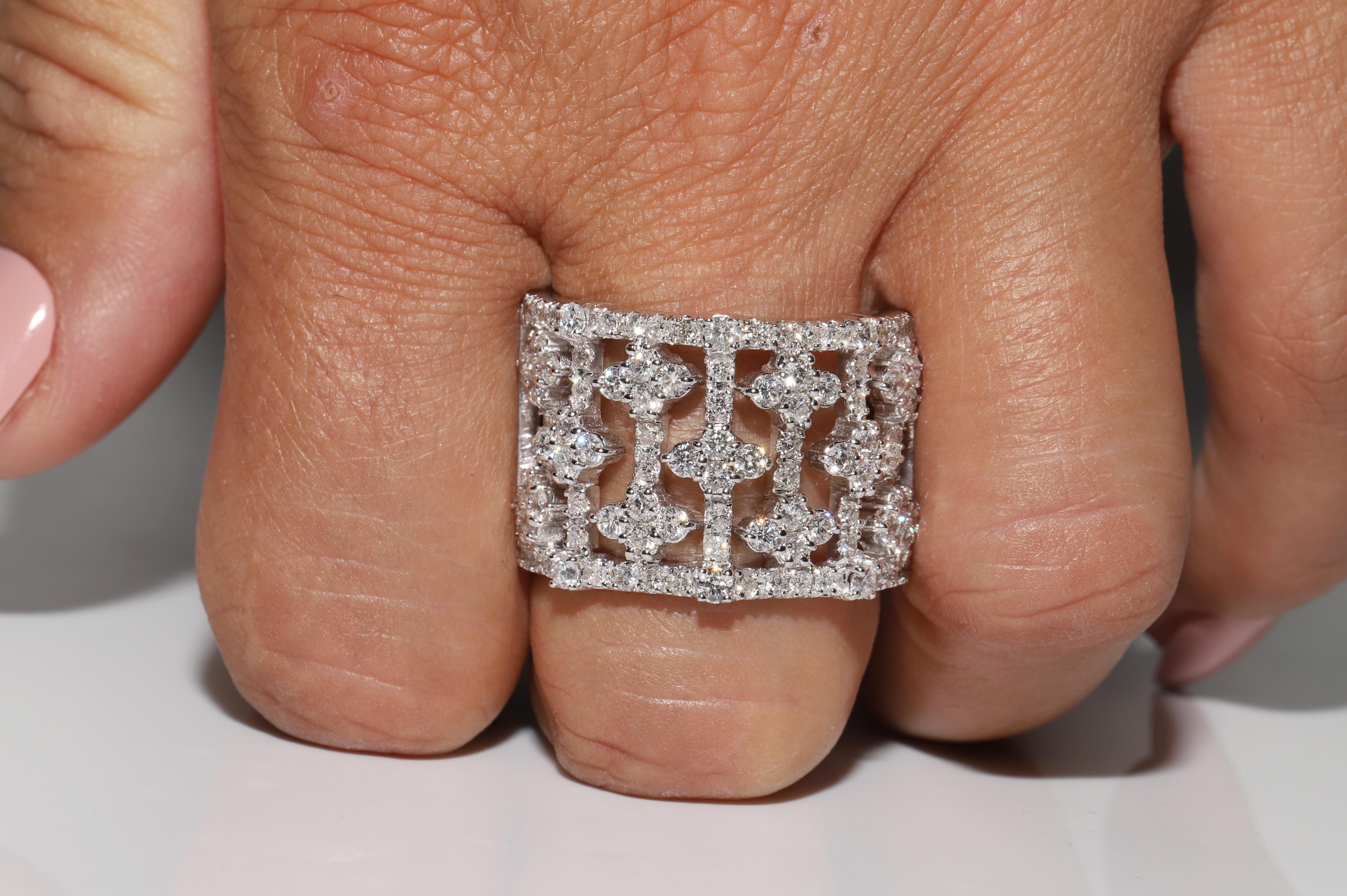 Vintage Circa 1990er Jahre 18k Gold Natürlicher Diamant Dekorierter starker Tank-Ring im Angebot 11