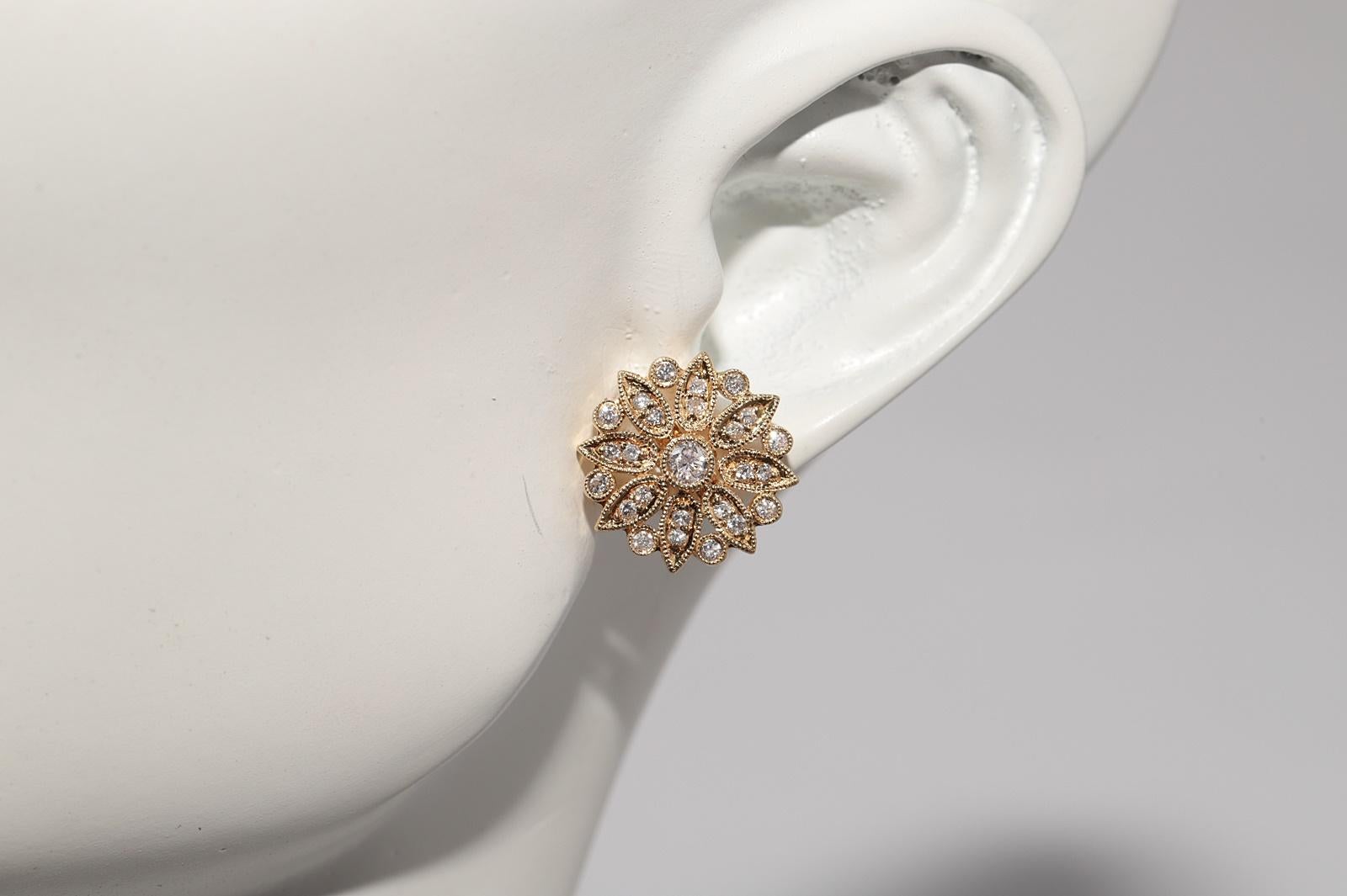 Vintage Circa 1990er Jahre 18k Gold Natürlicher Diamant Dekorierter Ohrstecker Vintage im Angebot 8