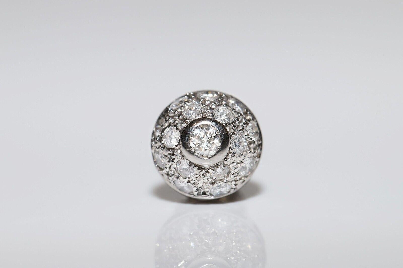 In sehr gutem Zustand.
Das Gesamtgewicht beträgt 3.8 Gramm.
Totally is diamond about  1,40 Karat.
Der Diamant hat  Farbe H-I und Klarheit vs-s1-s2.
Die Box ist nicht enthalten.
Bitte kontaktieren Sie uns bei Fragen.