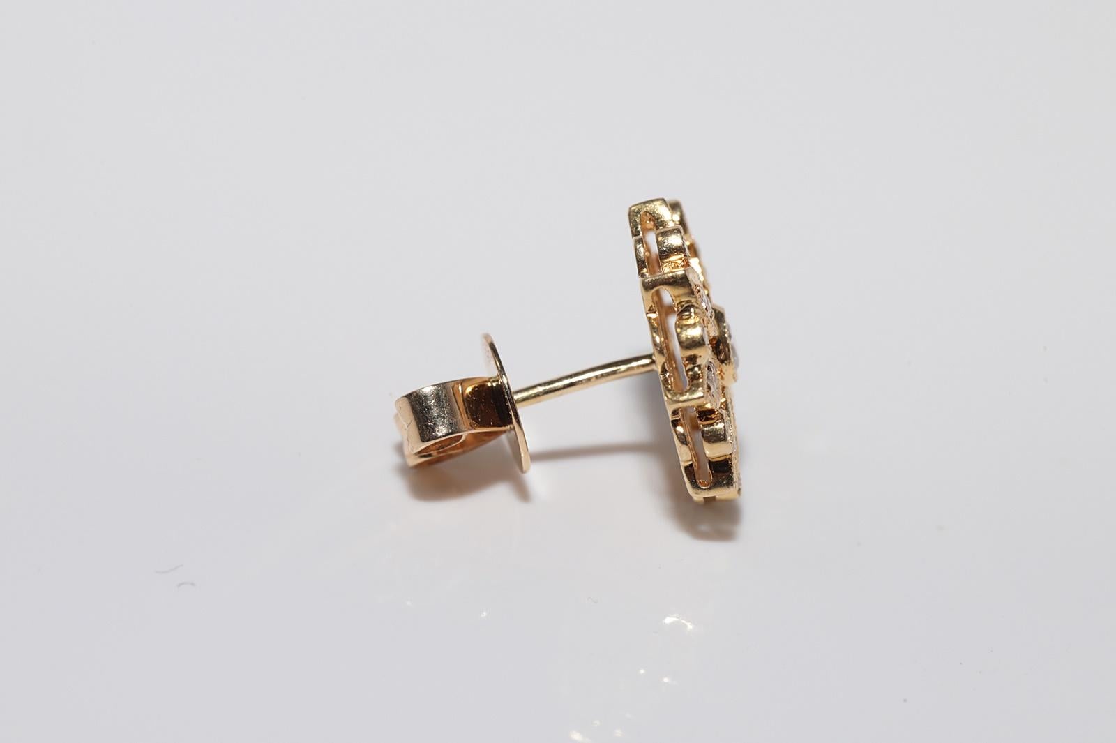 Vintage Circa 1990er Jahre 18k Gold Natürlicher Diamant Dekorierter Ohrstecker Vintage im Angebot 1