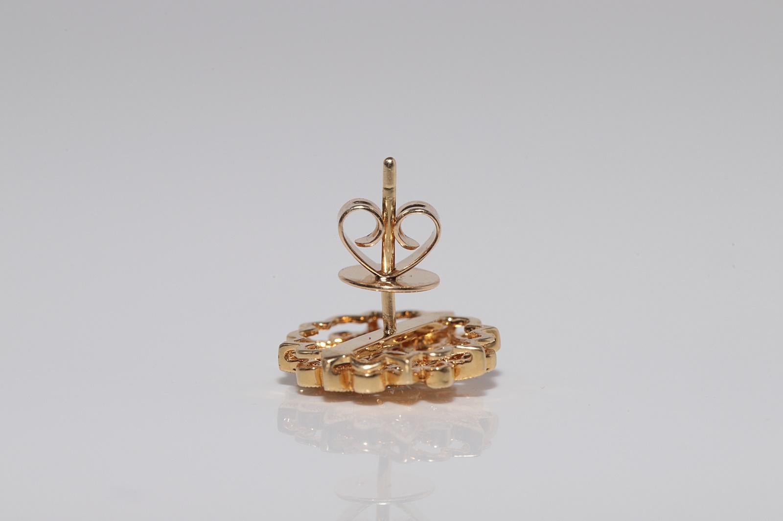 Vintage Circa 1990er Jahre 18k Gold Natürlicher Diamant Dekorierter Ohrstecker Vintage im Angebot 3