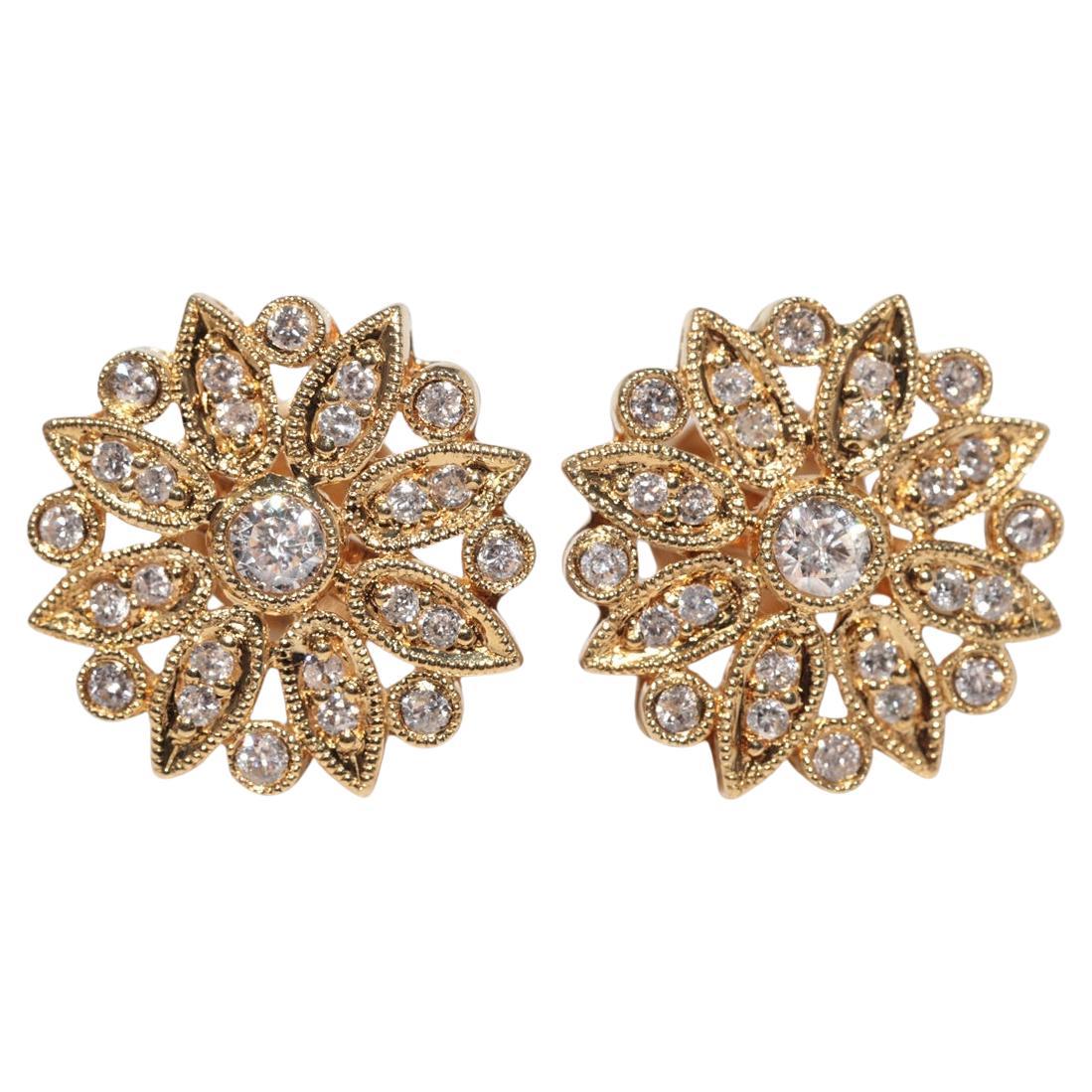 Vintage Circa 1990er Jahre 18k Gold Natürlicher Diamant Dekorierter Ohrstecker Vintage im Angebot