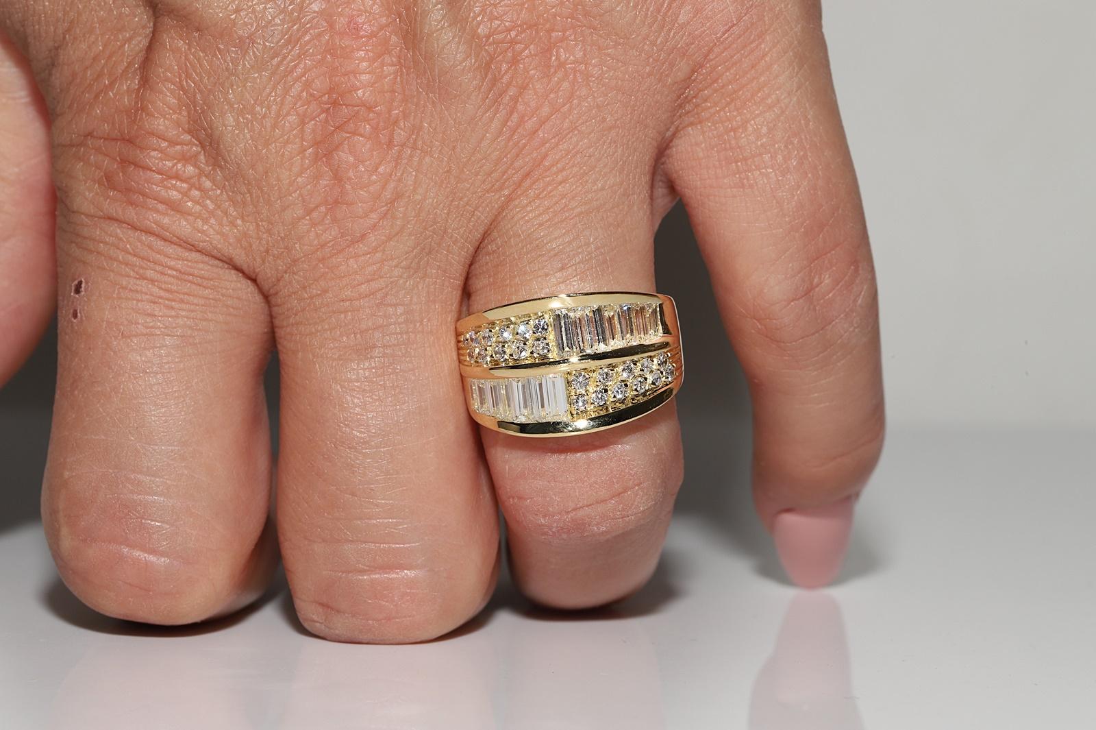 Vintage Circa 1990er Jahre 18k Gold Natürlicher Diamant Dekorierter Tank-Ring mit Diamanten (Baguetteschliff) im Angebot