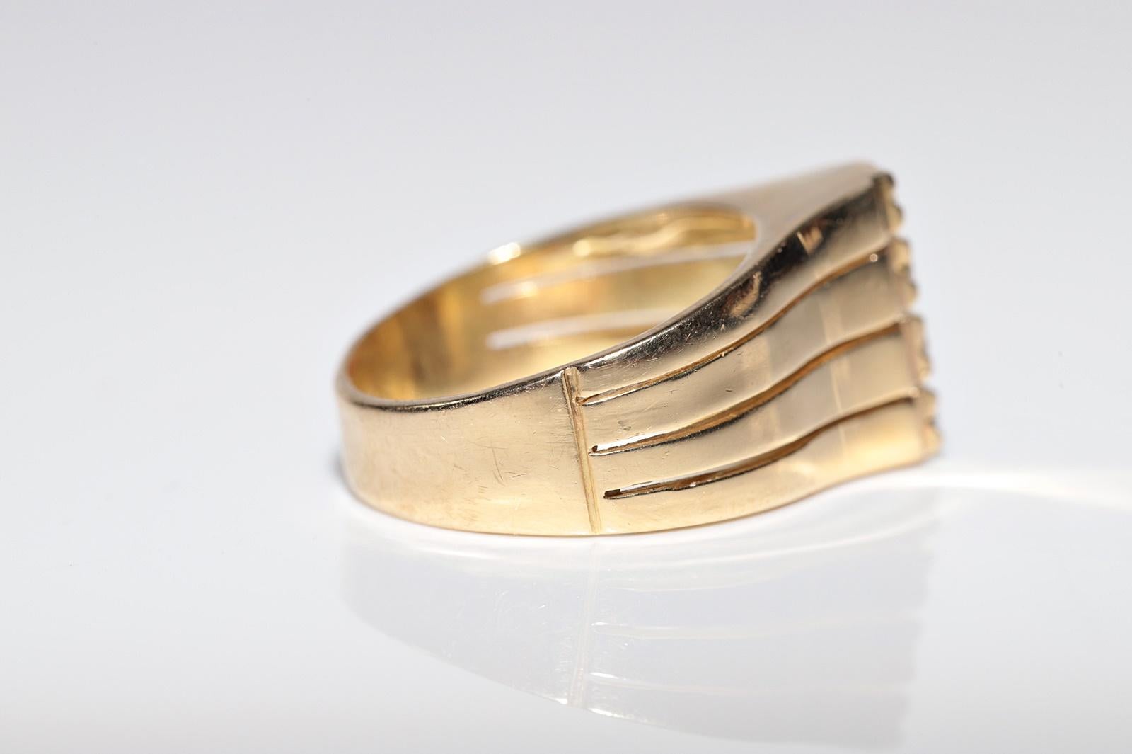 Vintage Circa 1990s 18k Gold Natural Diamond Decorated Tank Ring In Good Condition For Sale In Fatih/İstanbul, 34